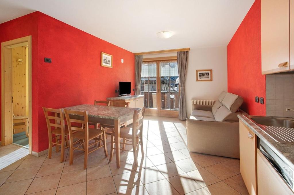 Apartment with Balcony photo 1