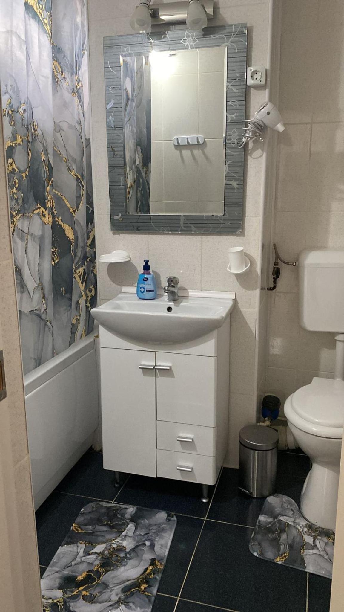 One-Bedroom Apartment - Photo 18