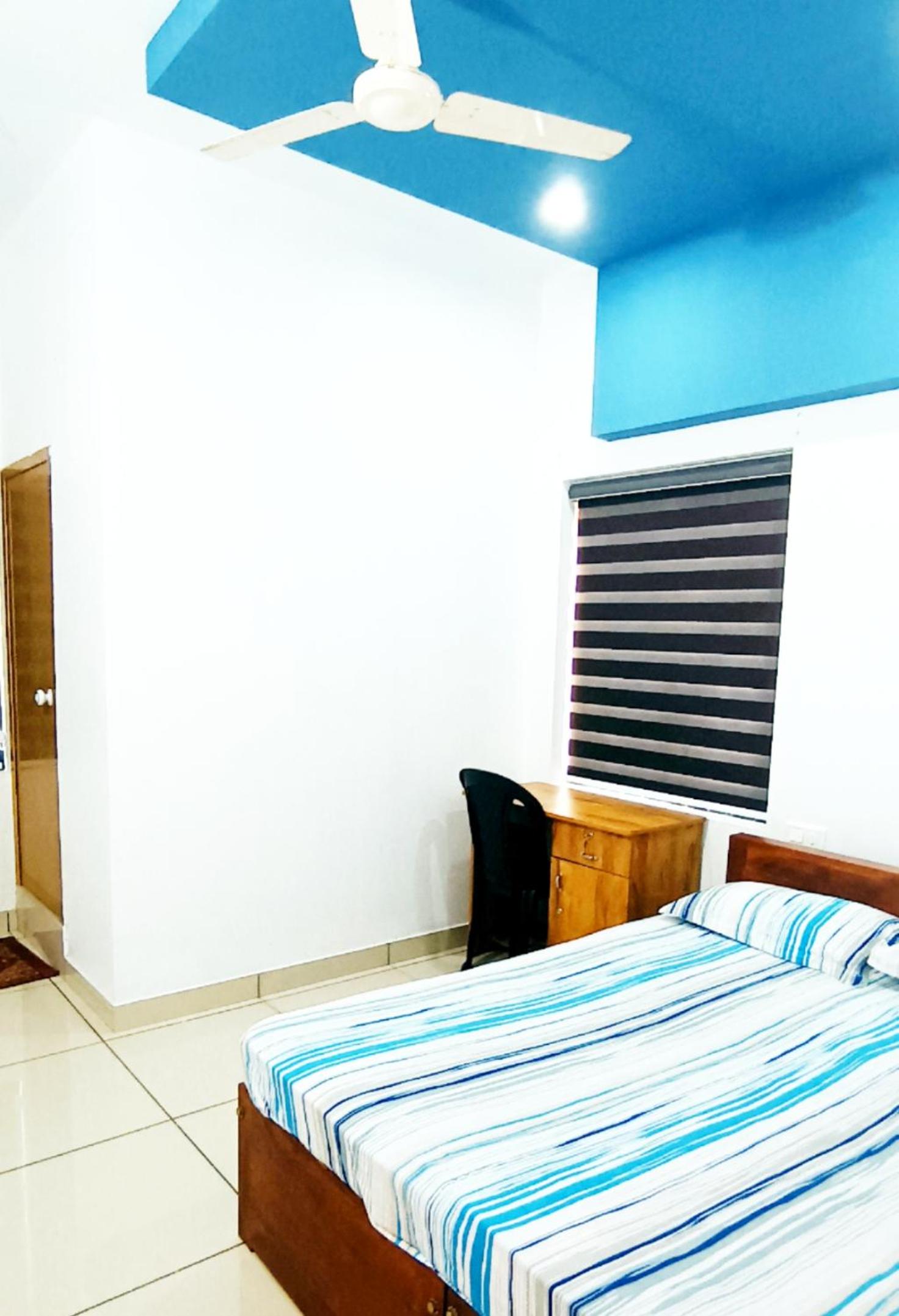 Male Dormitory Room photo 1