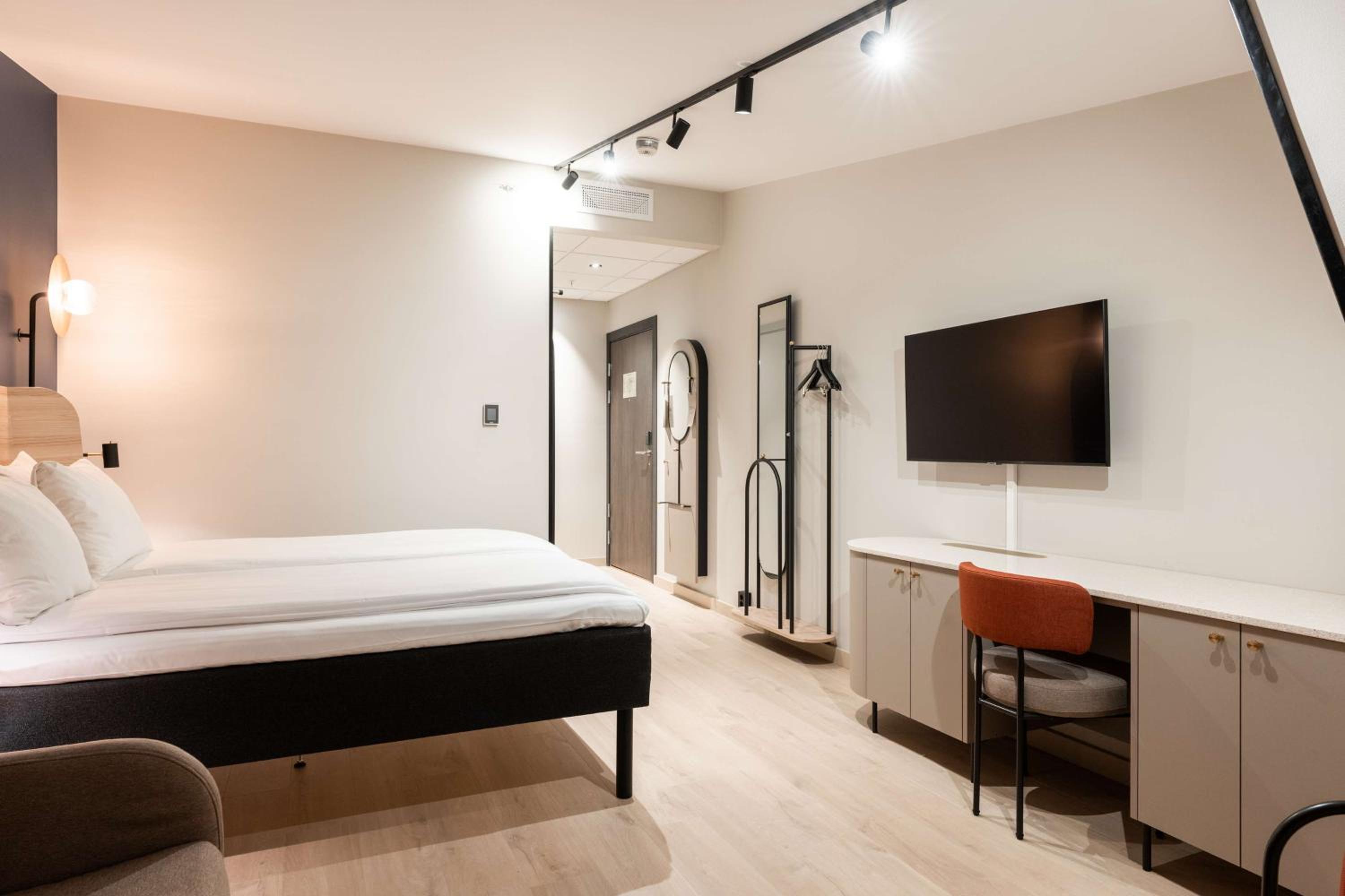 Standard Double Room - Photo 7