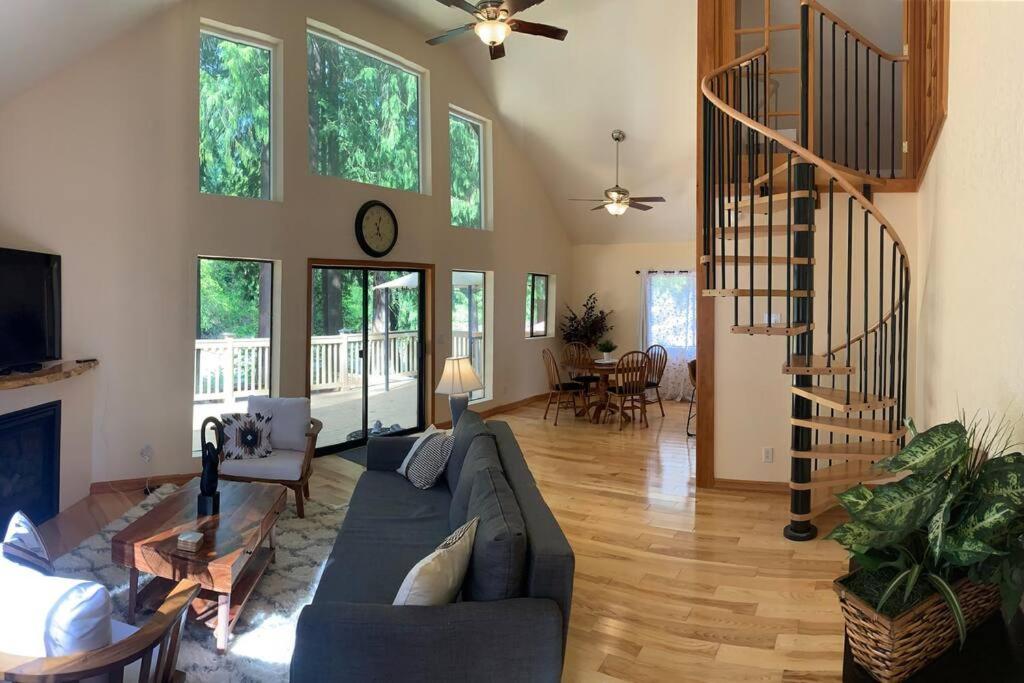 Four-Bedroom Deluxe Home - Oceanfront photo 3