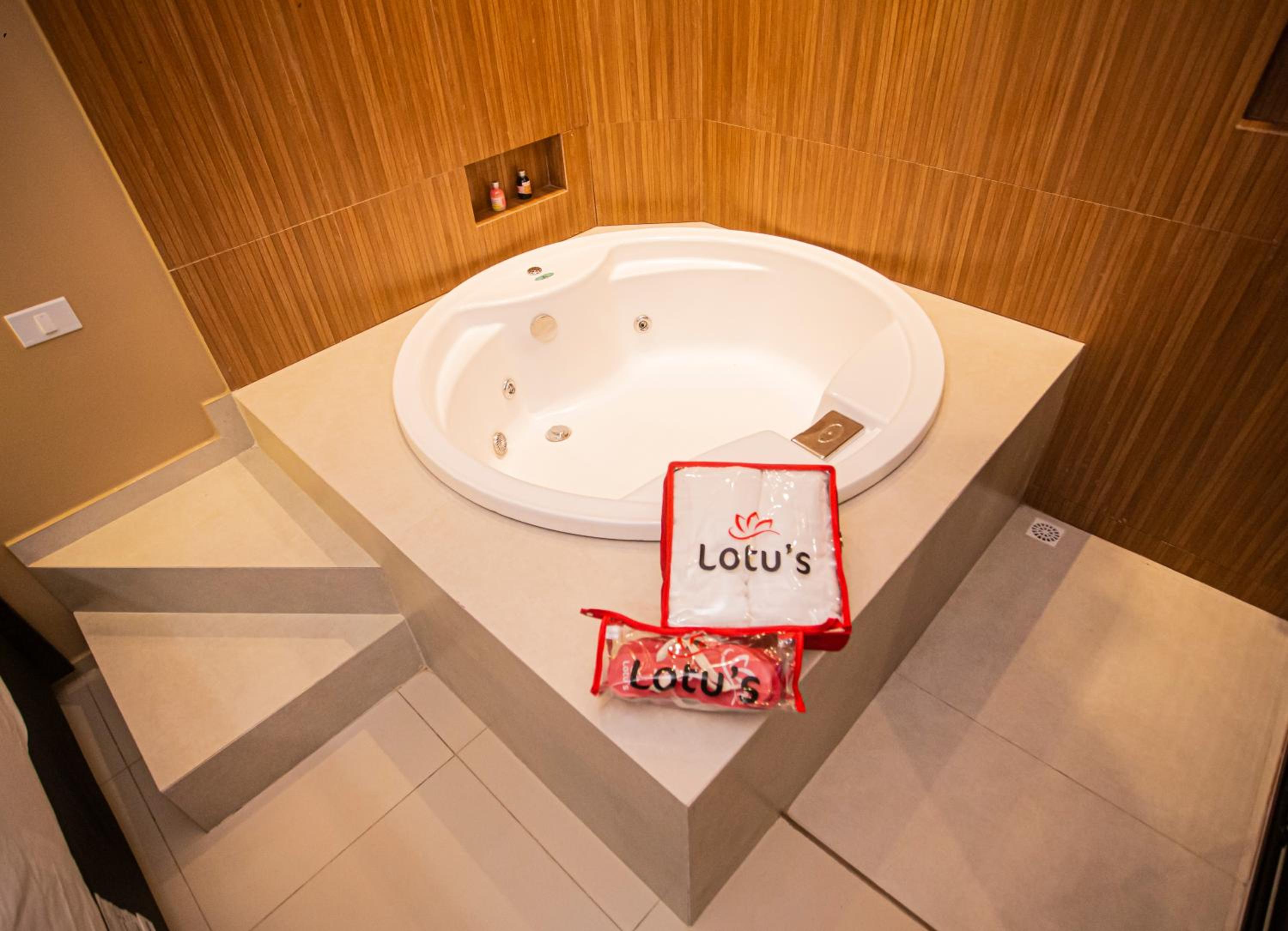 King Room with Spa Bath - Photo 4