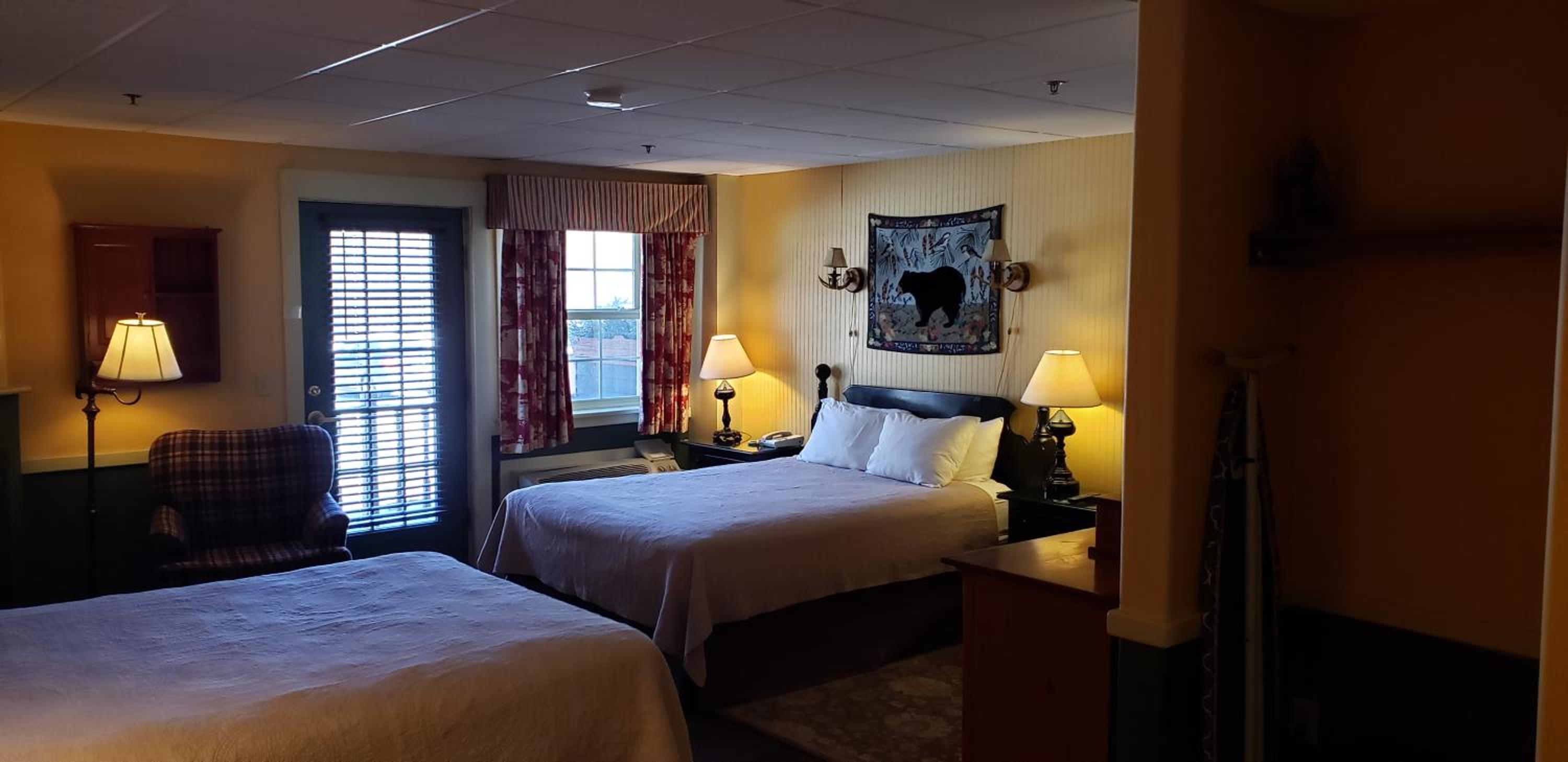 Deluxe Queen Room with Two Queen Beds photo 1