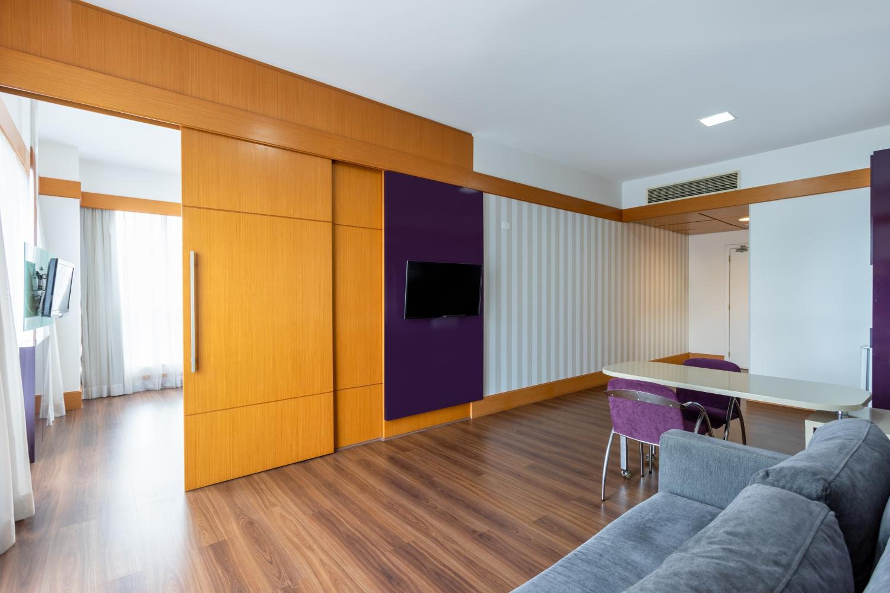 Premium King Suite Non Smoking - Photo 3
