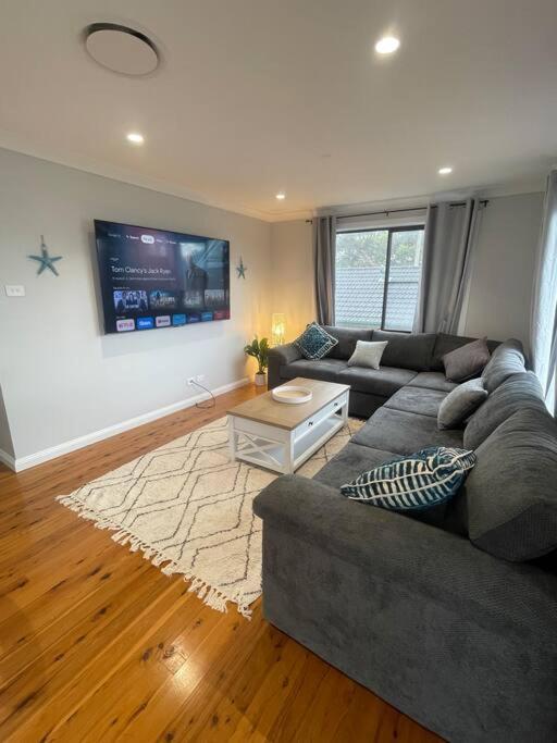 Five-Bedroom House photo 1