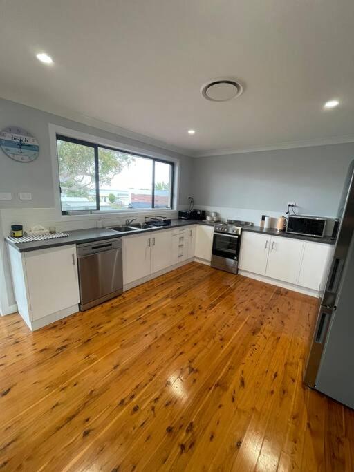 Five-Bedroom House photo 3