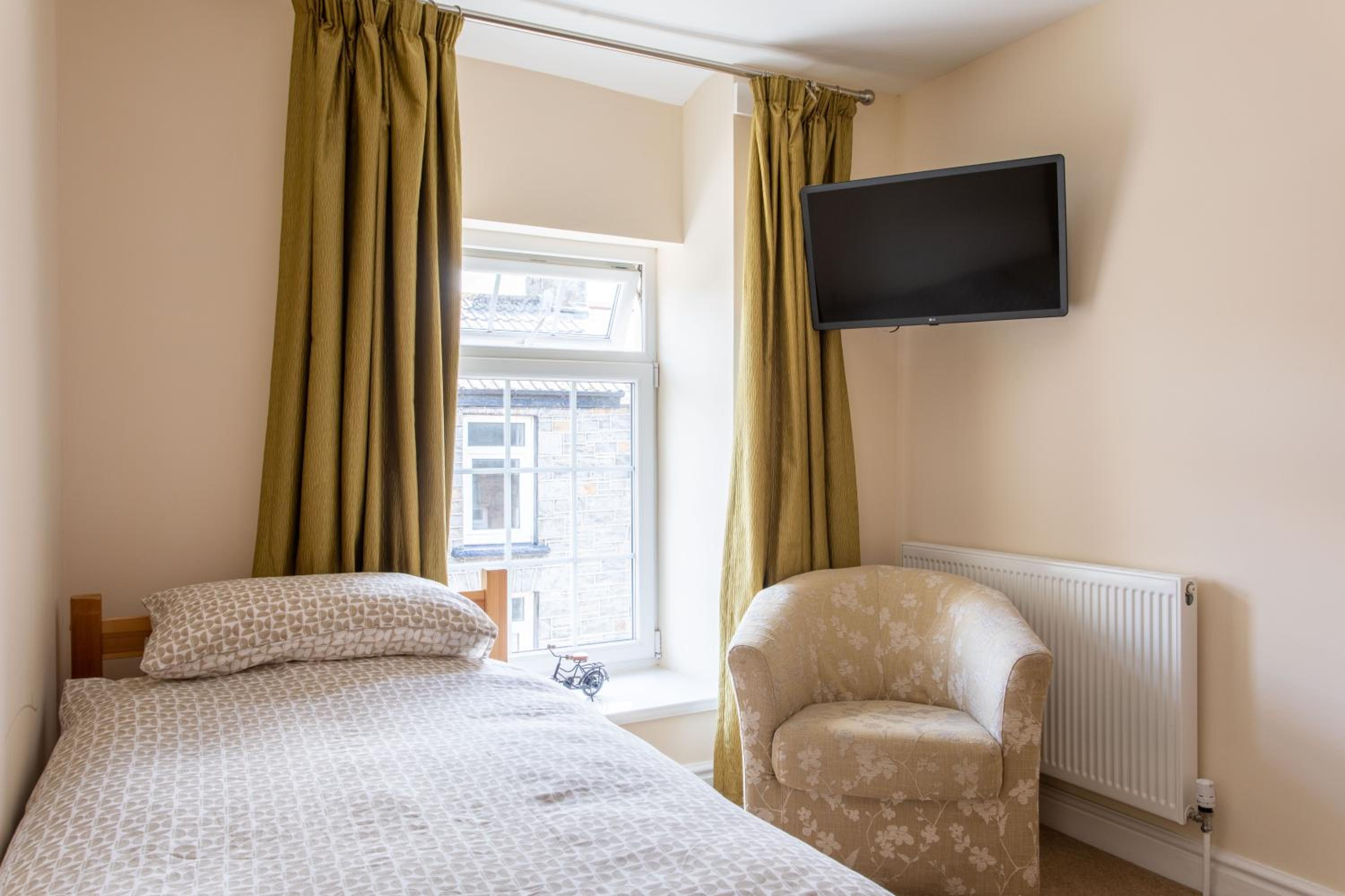 Triple Room with Private Bathroom photo 3