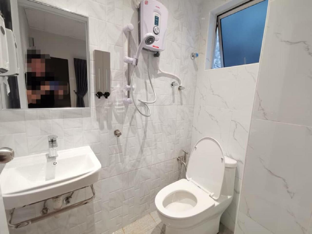 Double Room - Photo 11