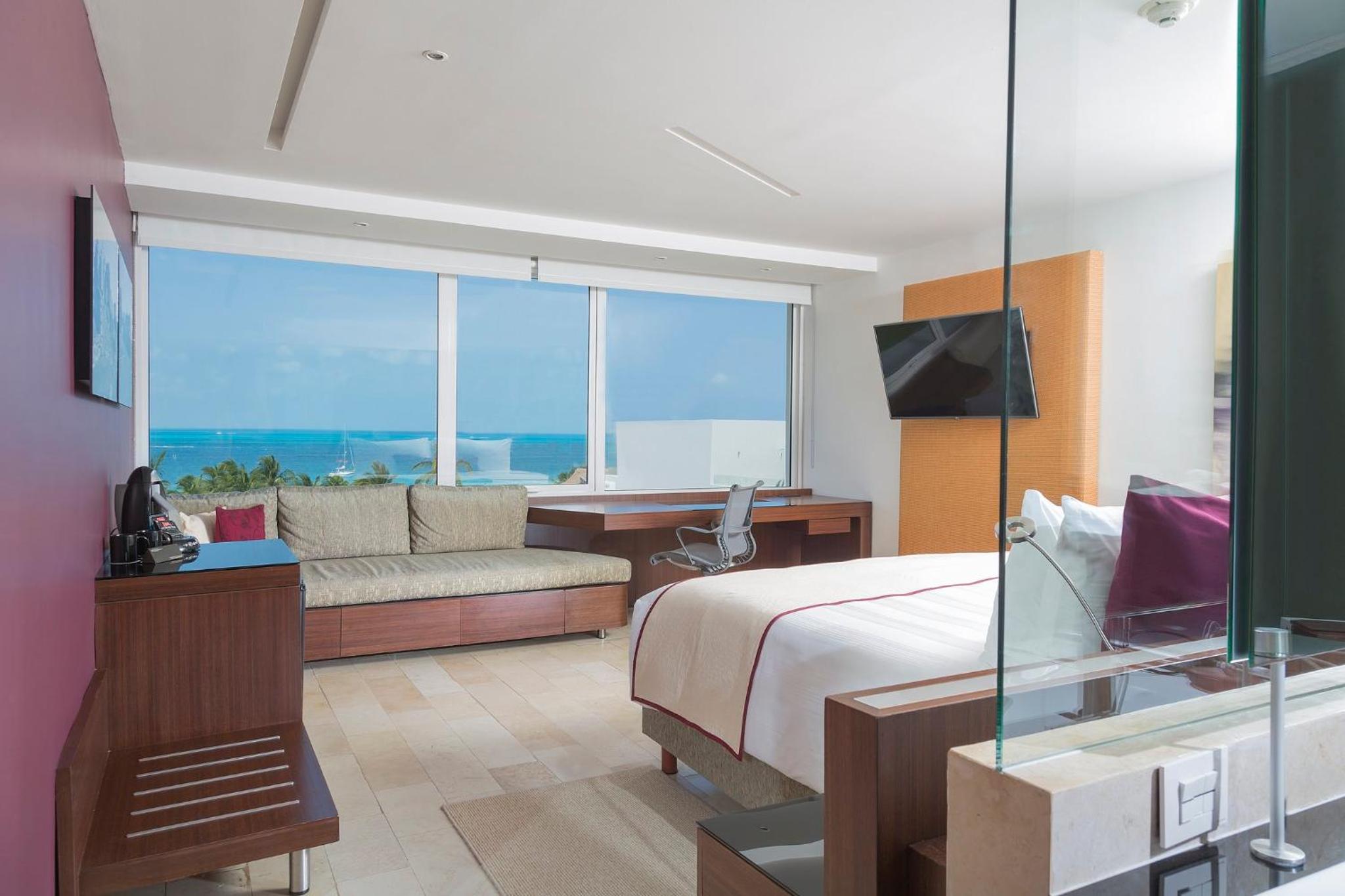 Classic King Room with Ocean View - Photo 9
