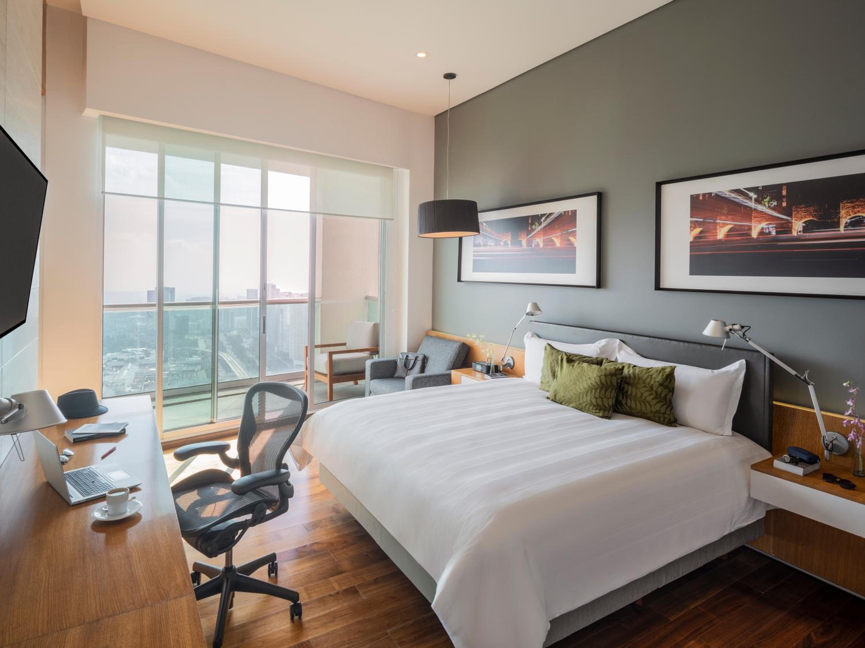 Studio King Suite with View and Balcony - Photo 3
