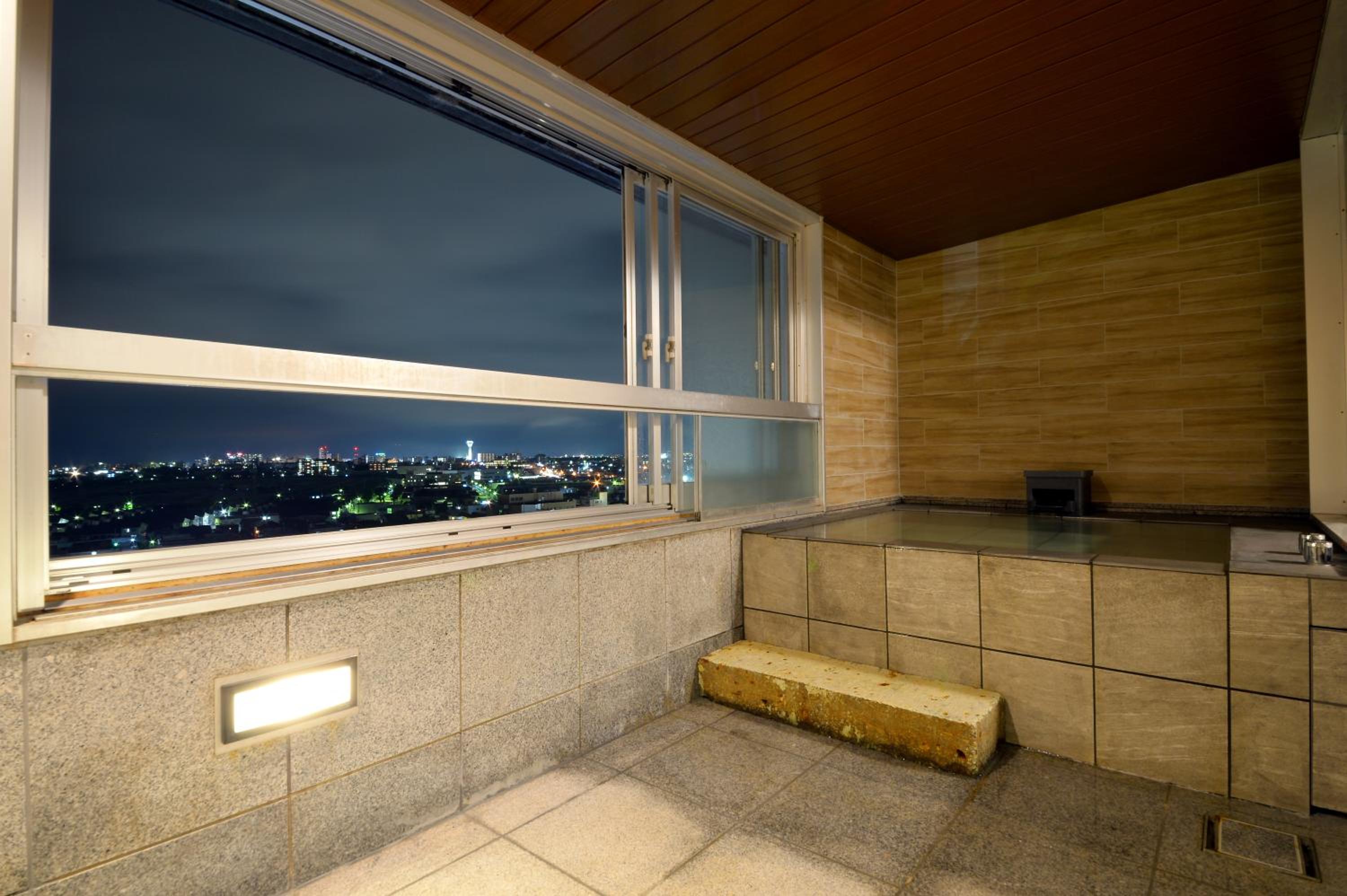 Japanese-Modern Suite with Hot Spring Bath - Photo 2