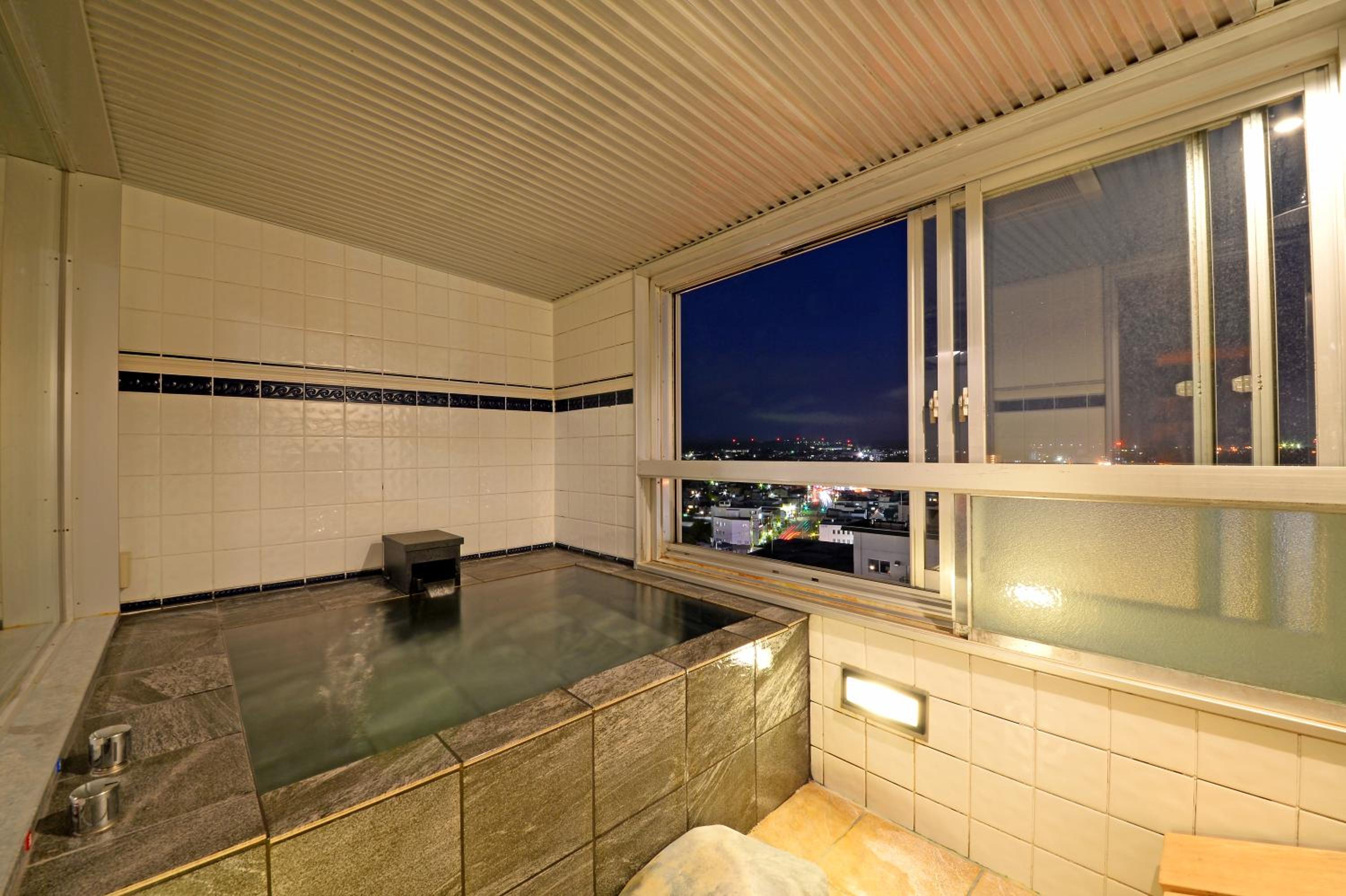 Japanese-Modern Suite with Hot Spring Bath - Photo 3