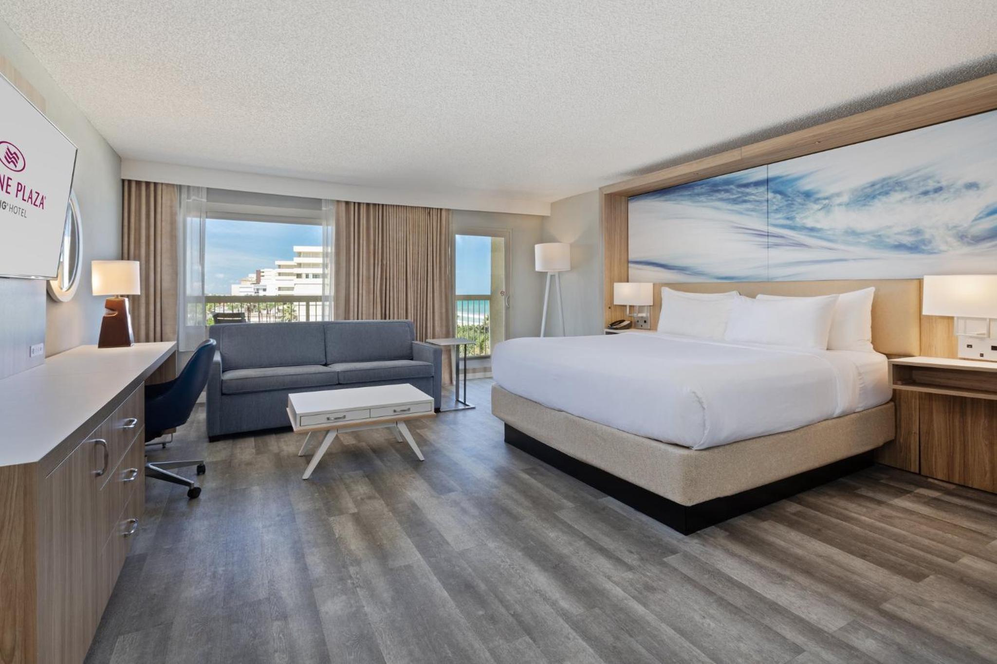 Standard King Room with Sofa Bed and Private Balcony - Photo 2
