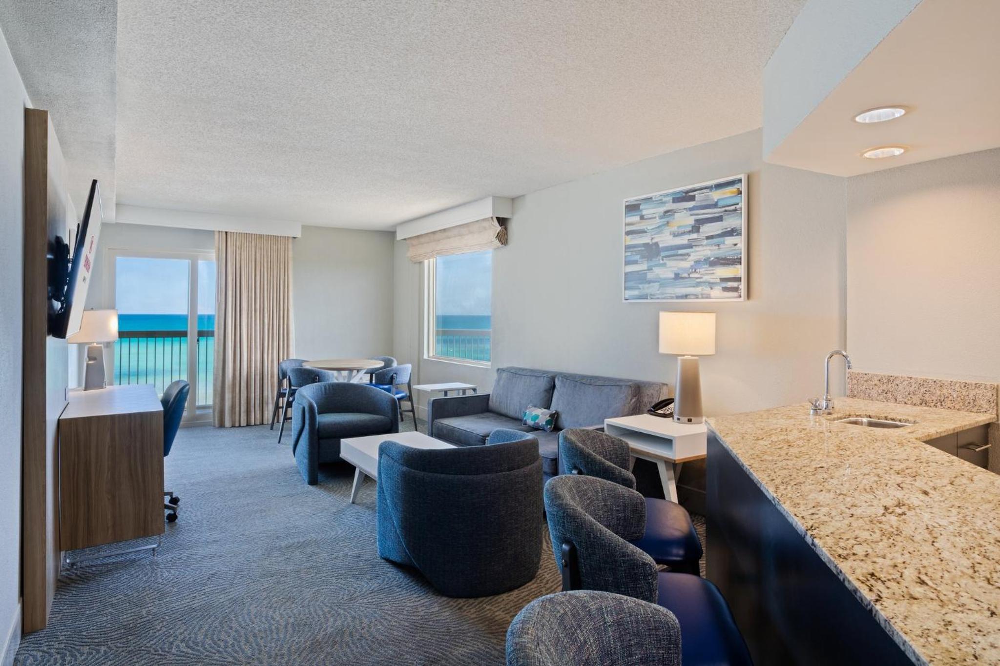 One-Bedroom Suite with Oceanfront  - Photo 3