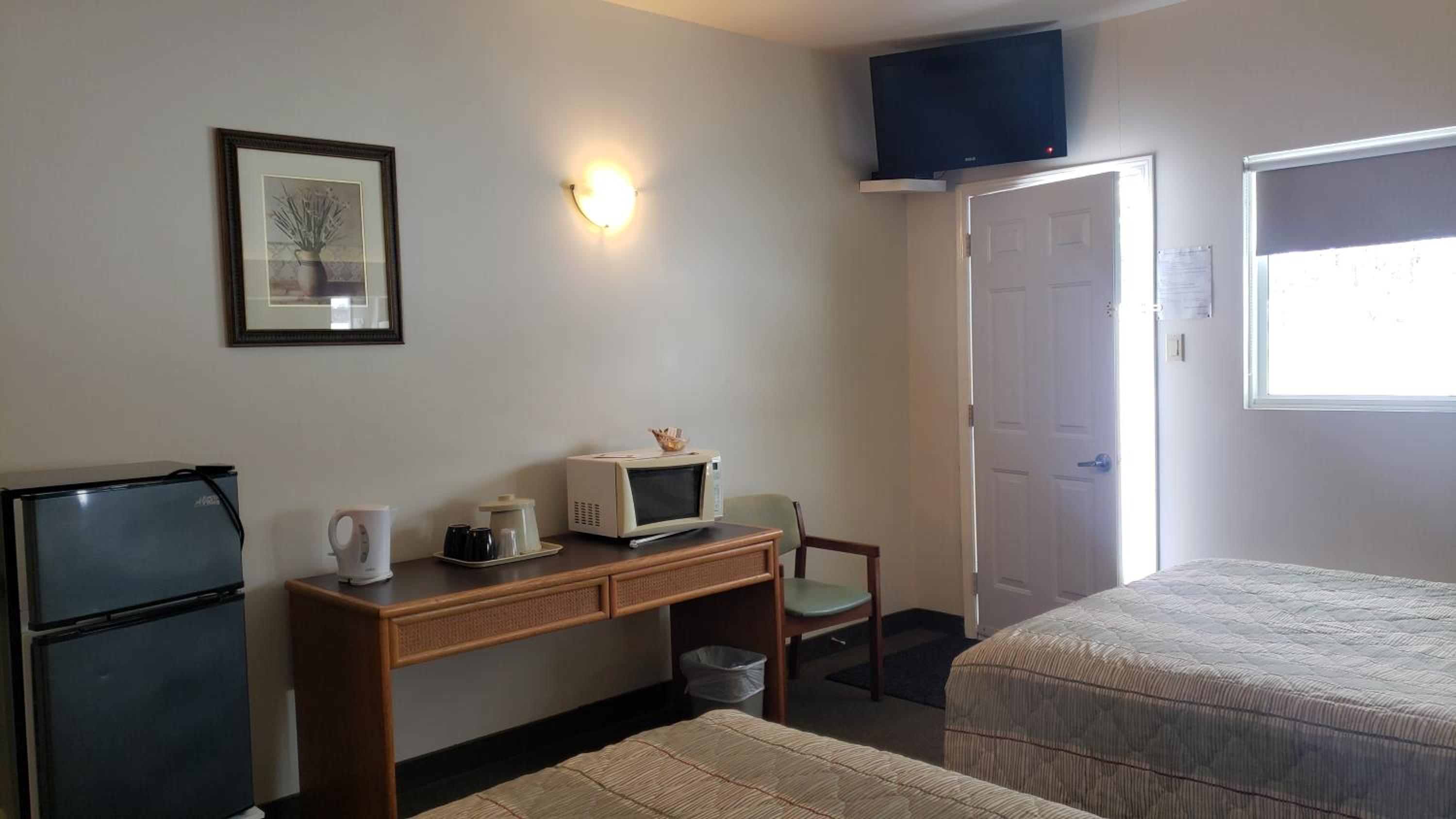 Deluxe Queen Room with Two Queen Beds - Photo 5