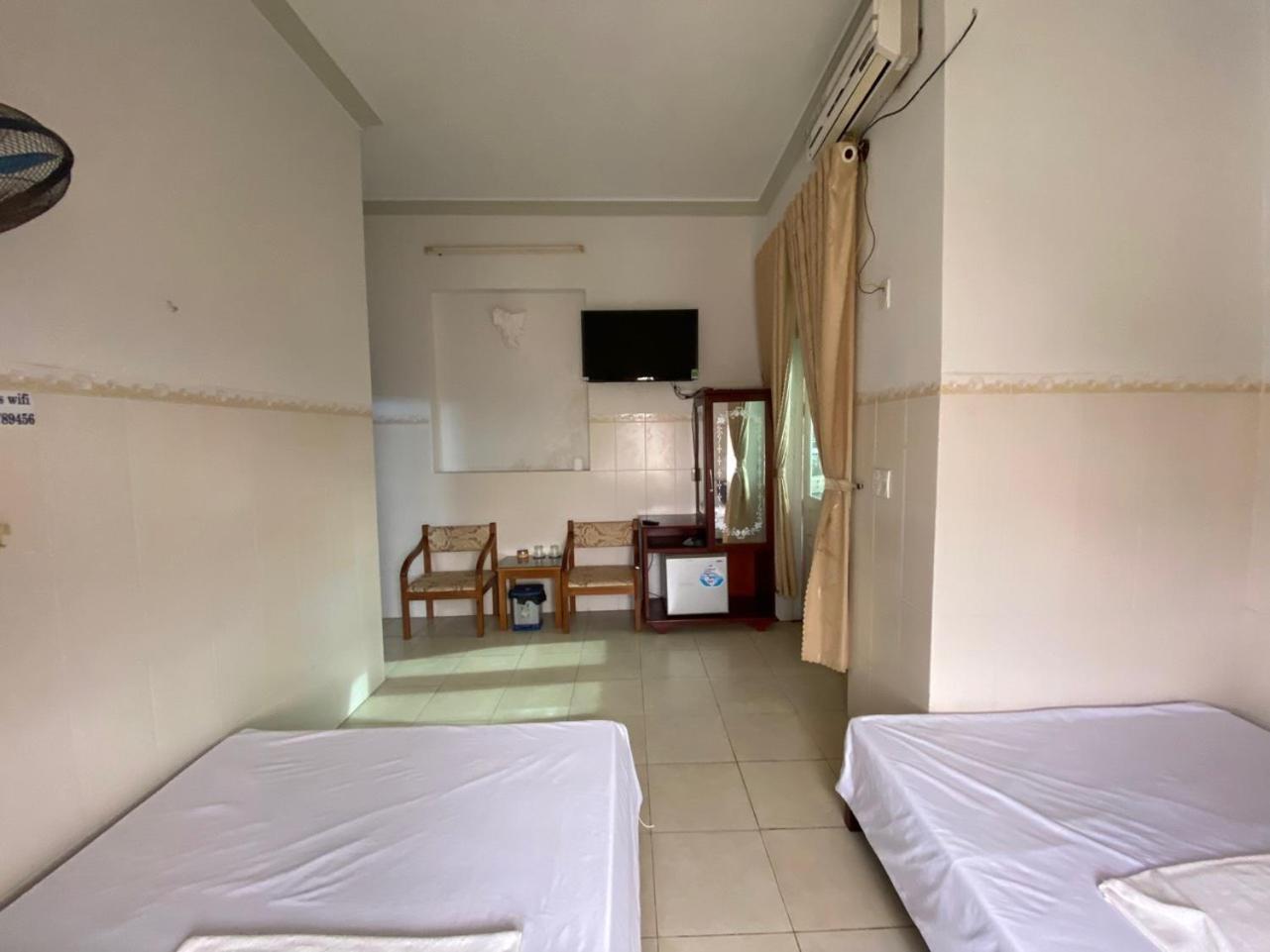 Small Twin Room photo 1