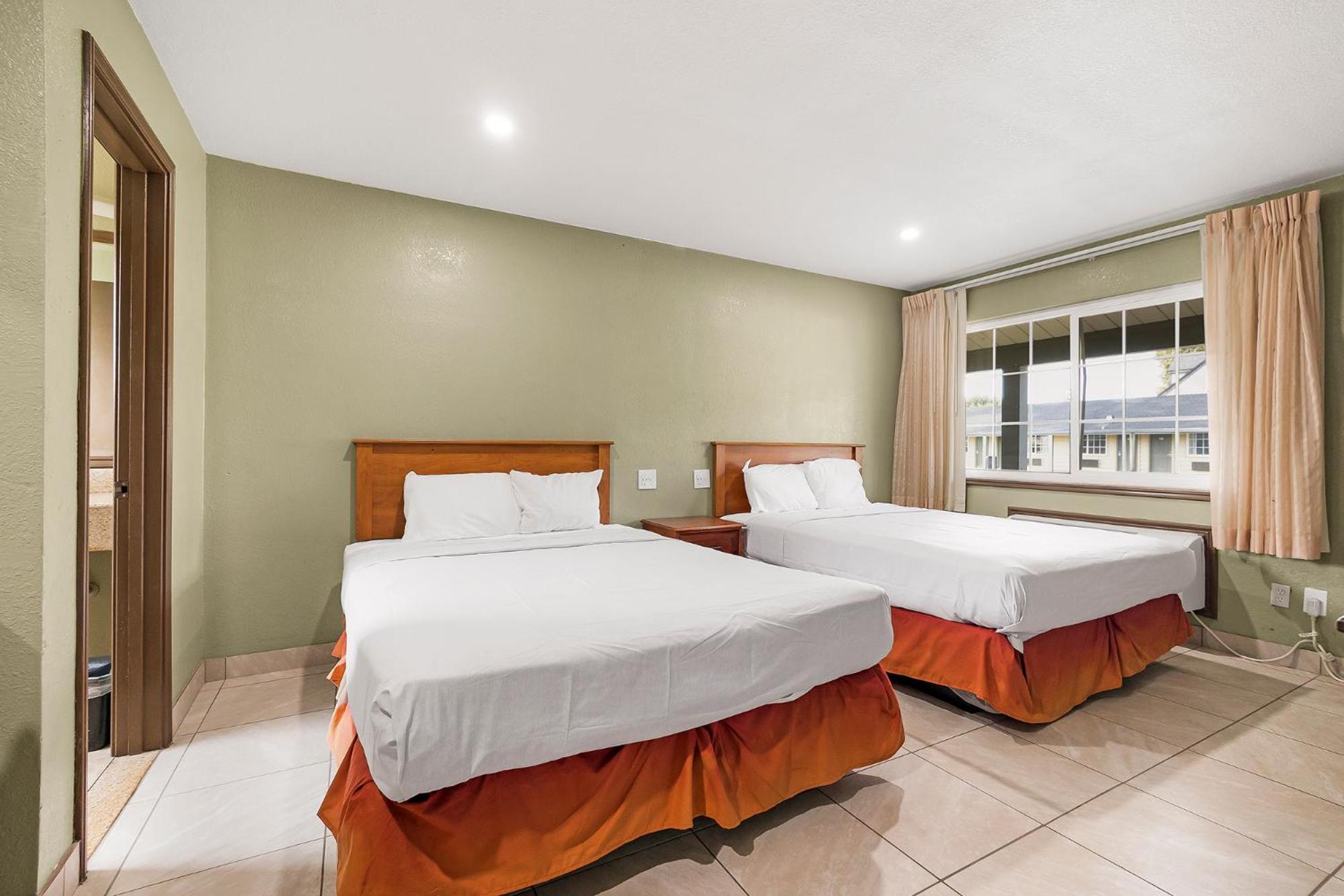Double Room with Two Double Beds photo 1