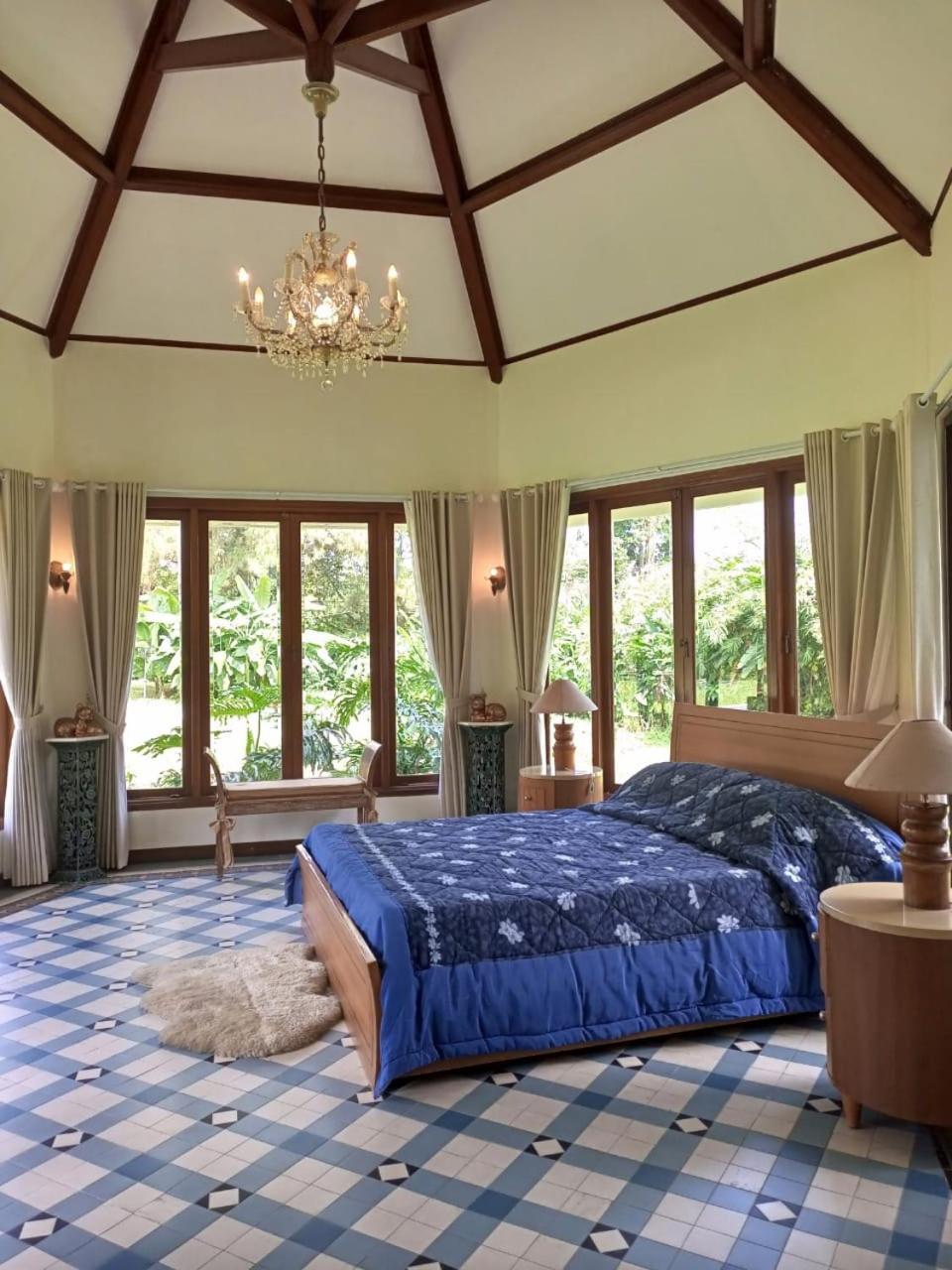 Villa with Private Pool - Photo 9