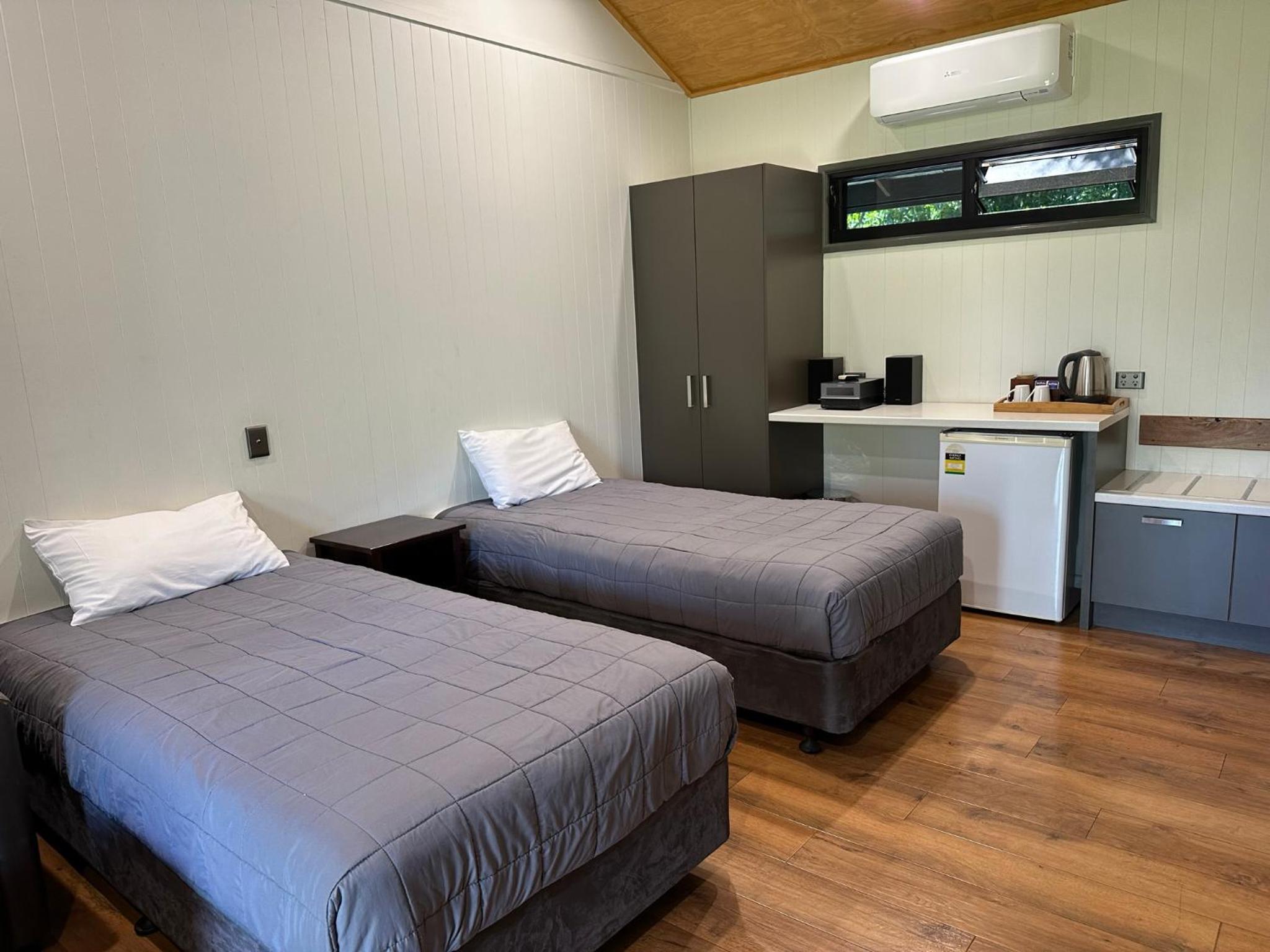 Quadruple Room with Private Bathroom photo 3