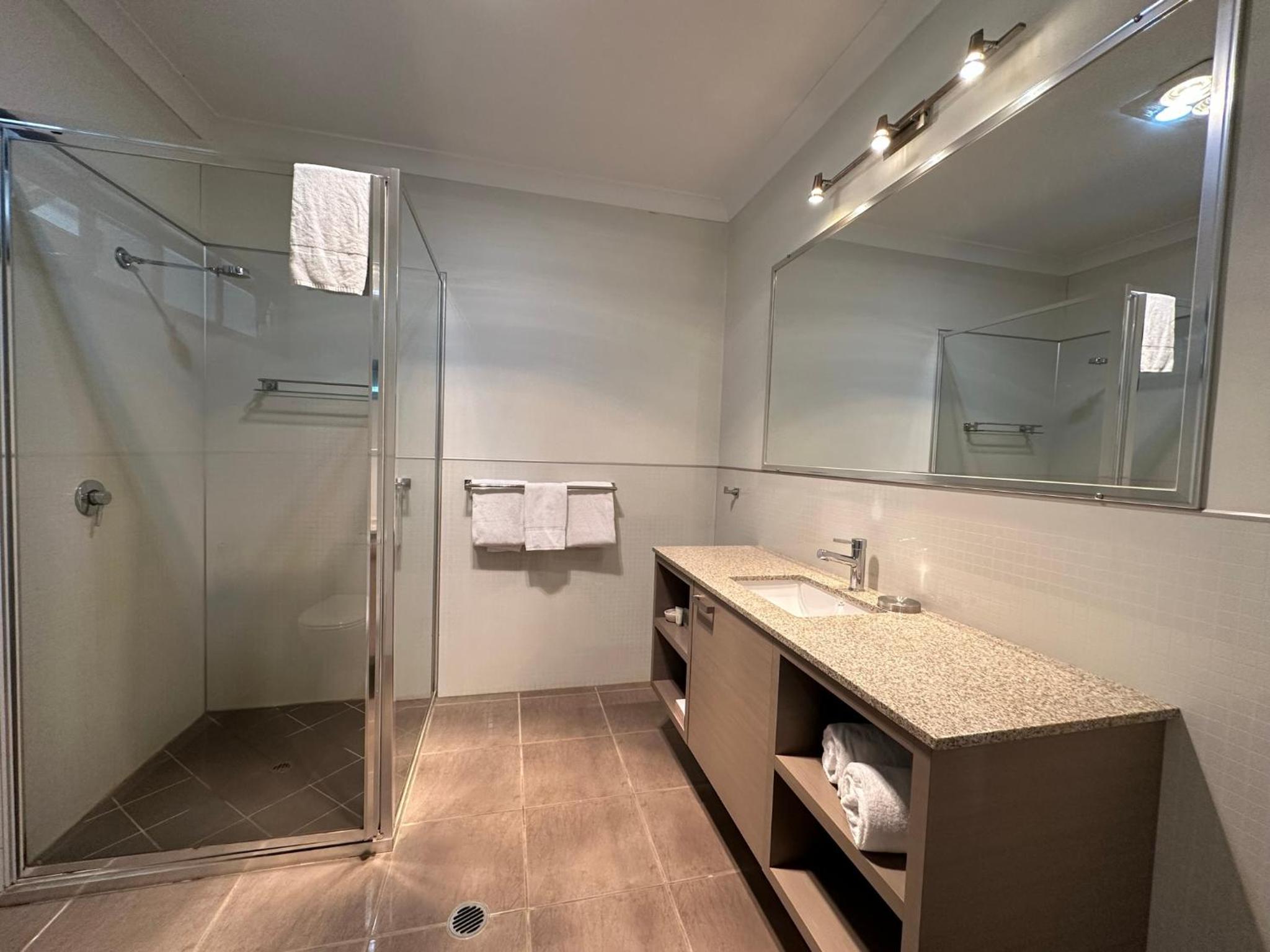 Quadruple Room with Private Bathroom photo 2