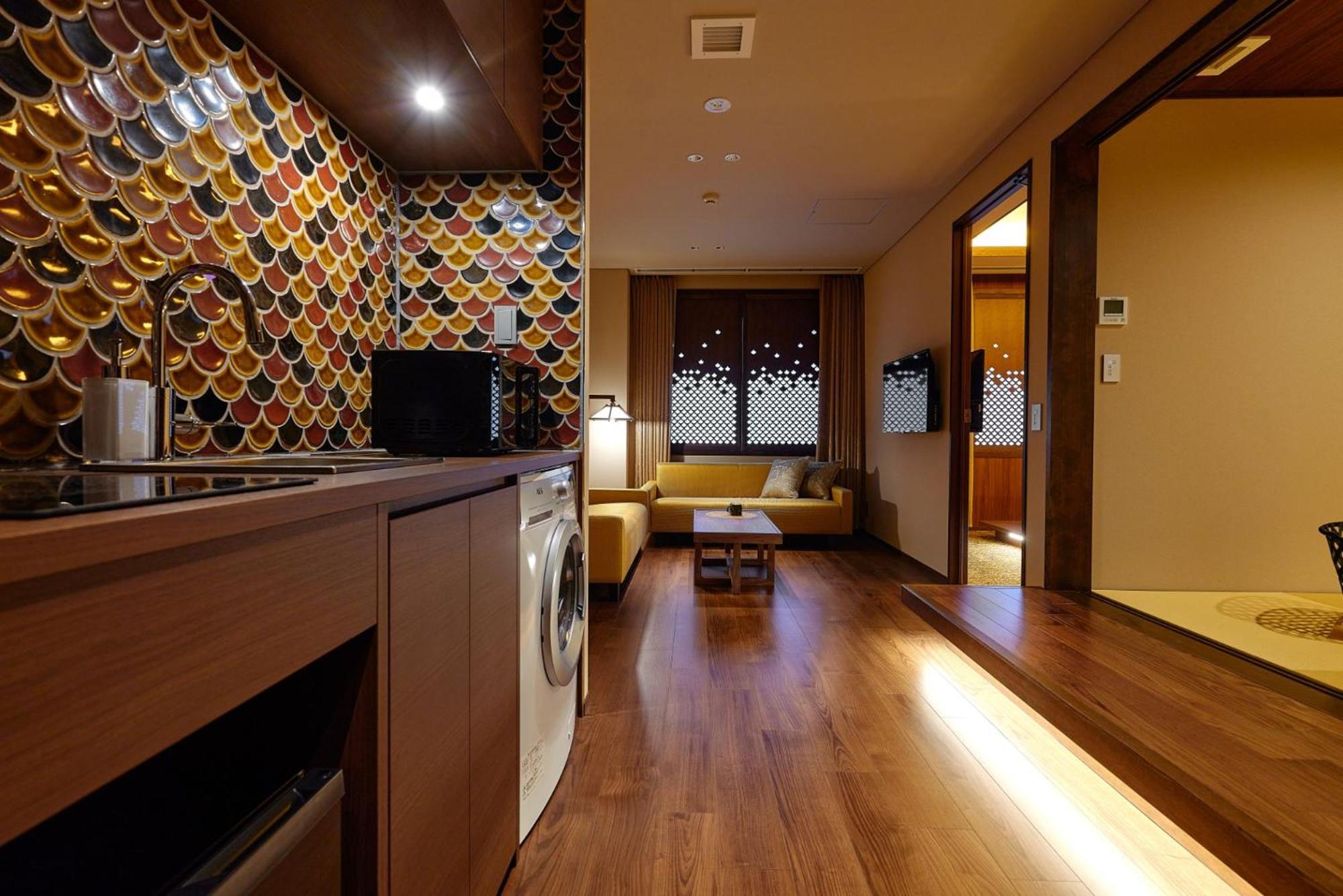 Deluxe Family Room