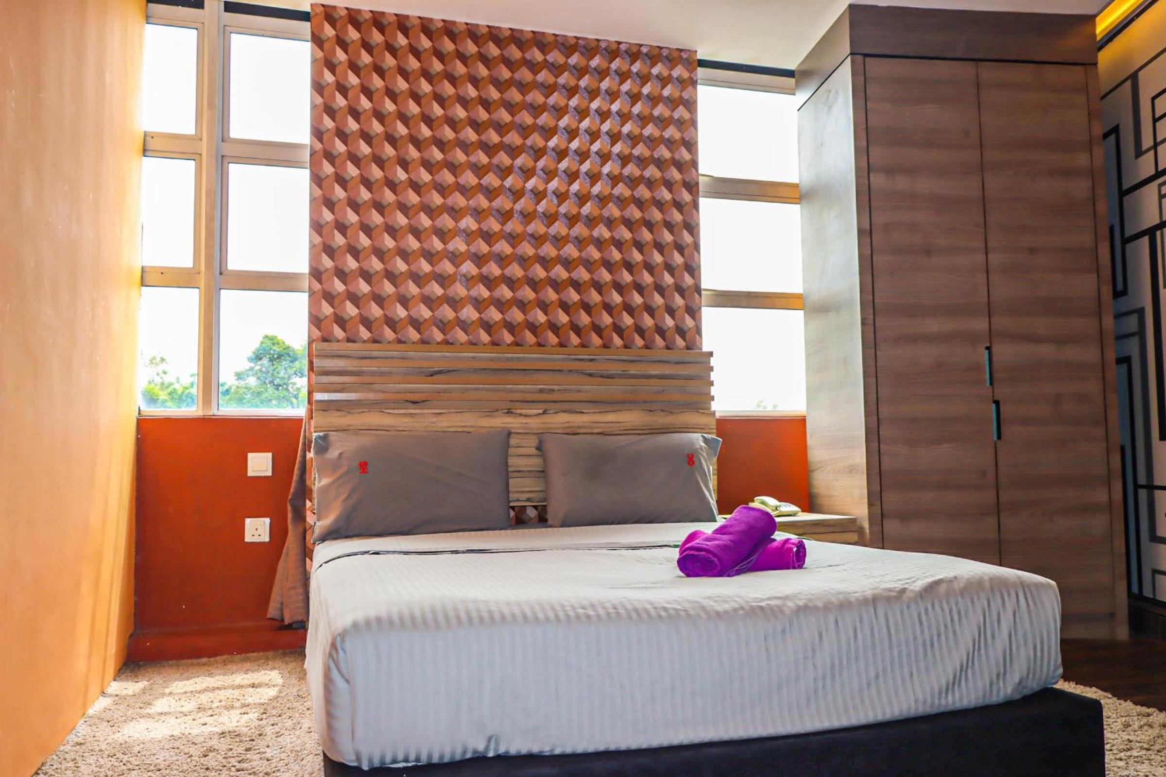 Standard Queen Room