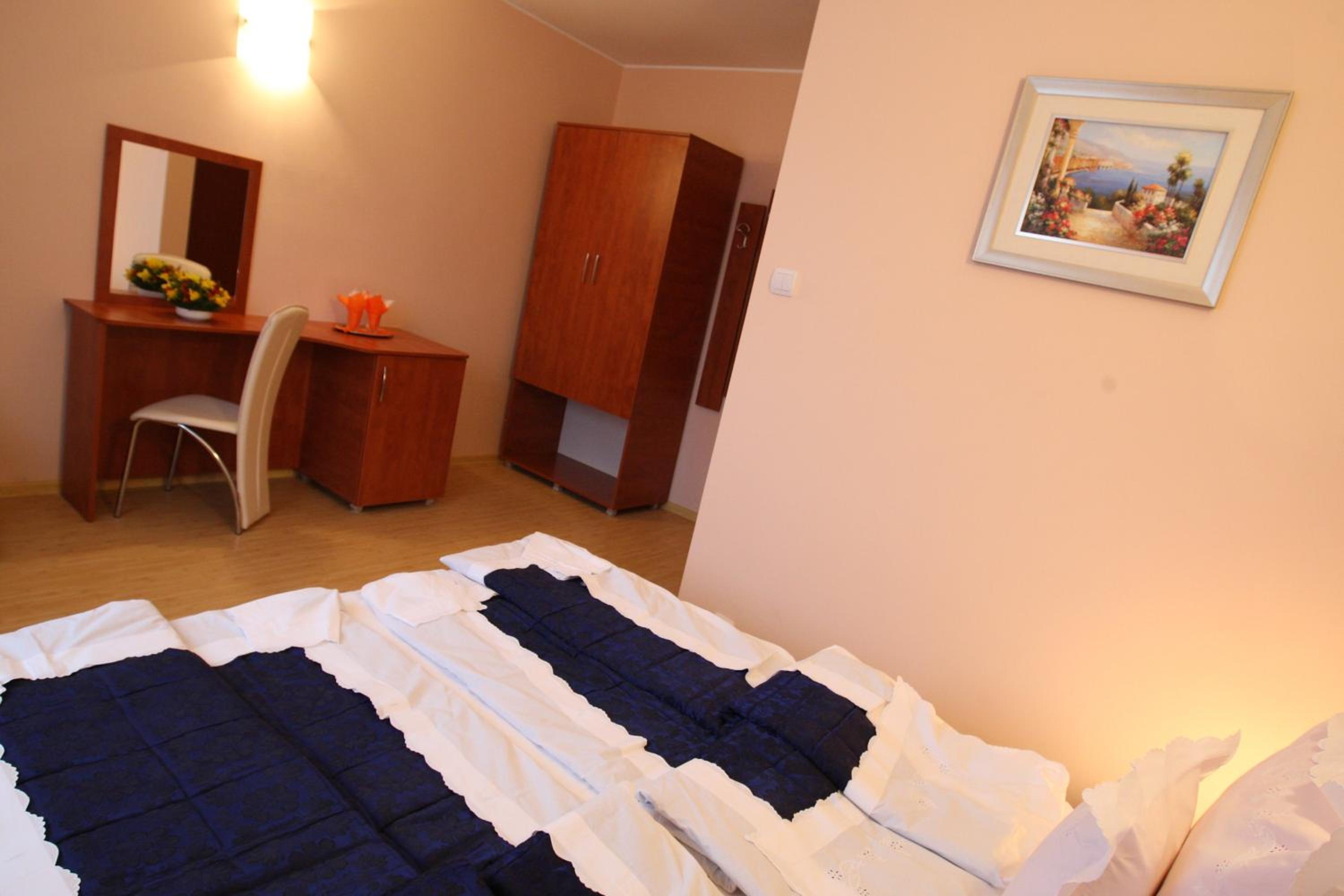 Standard Double/Twin Room - Photo 6