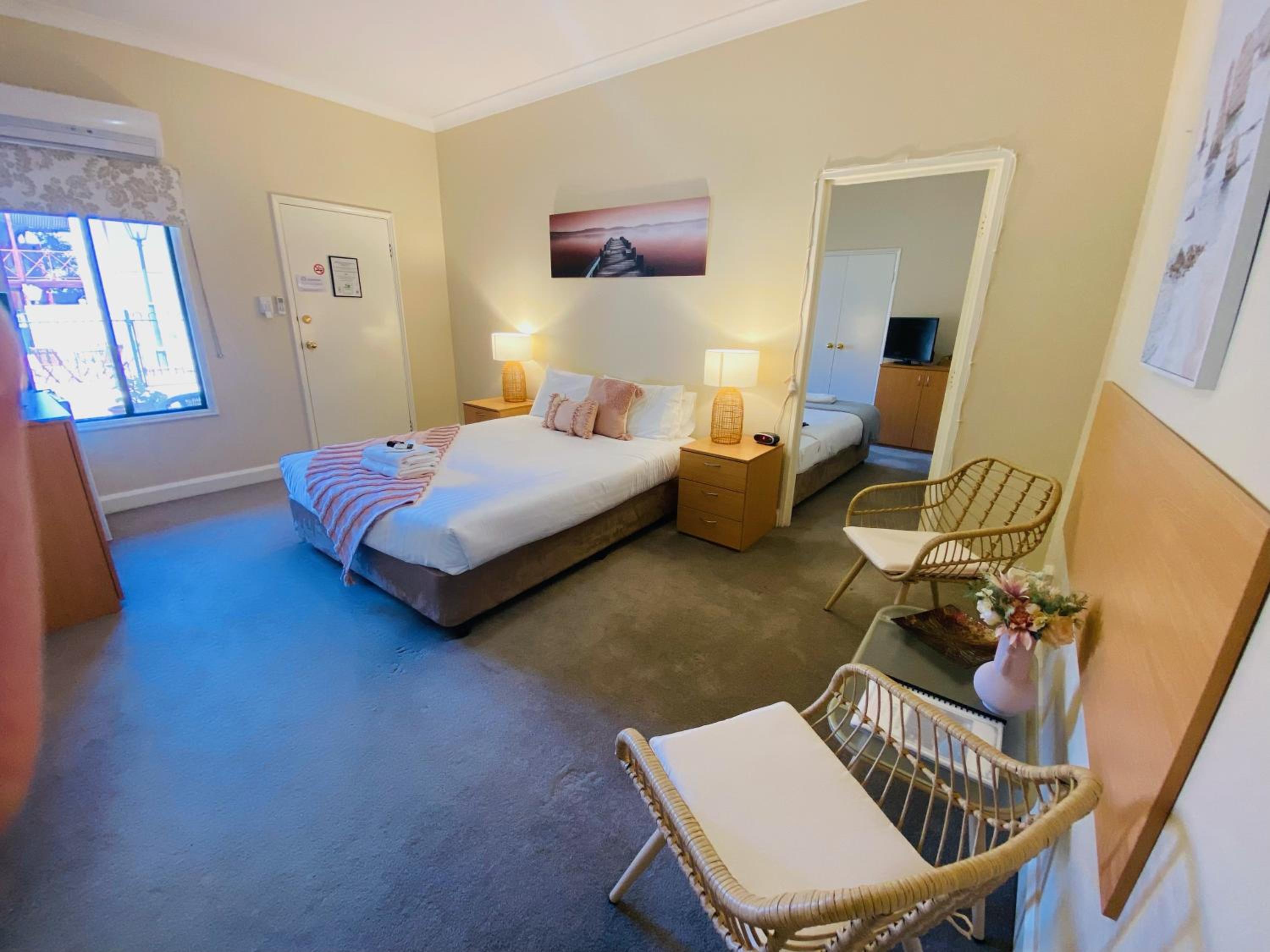 Superior Family Room photo 1