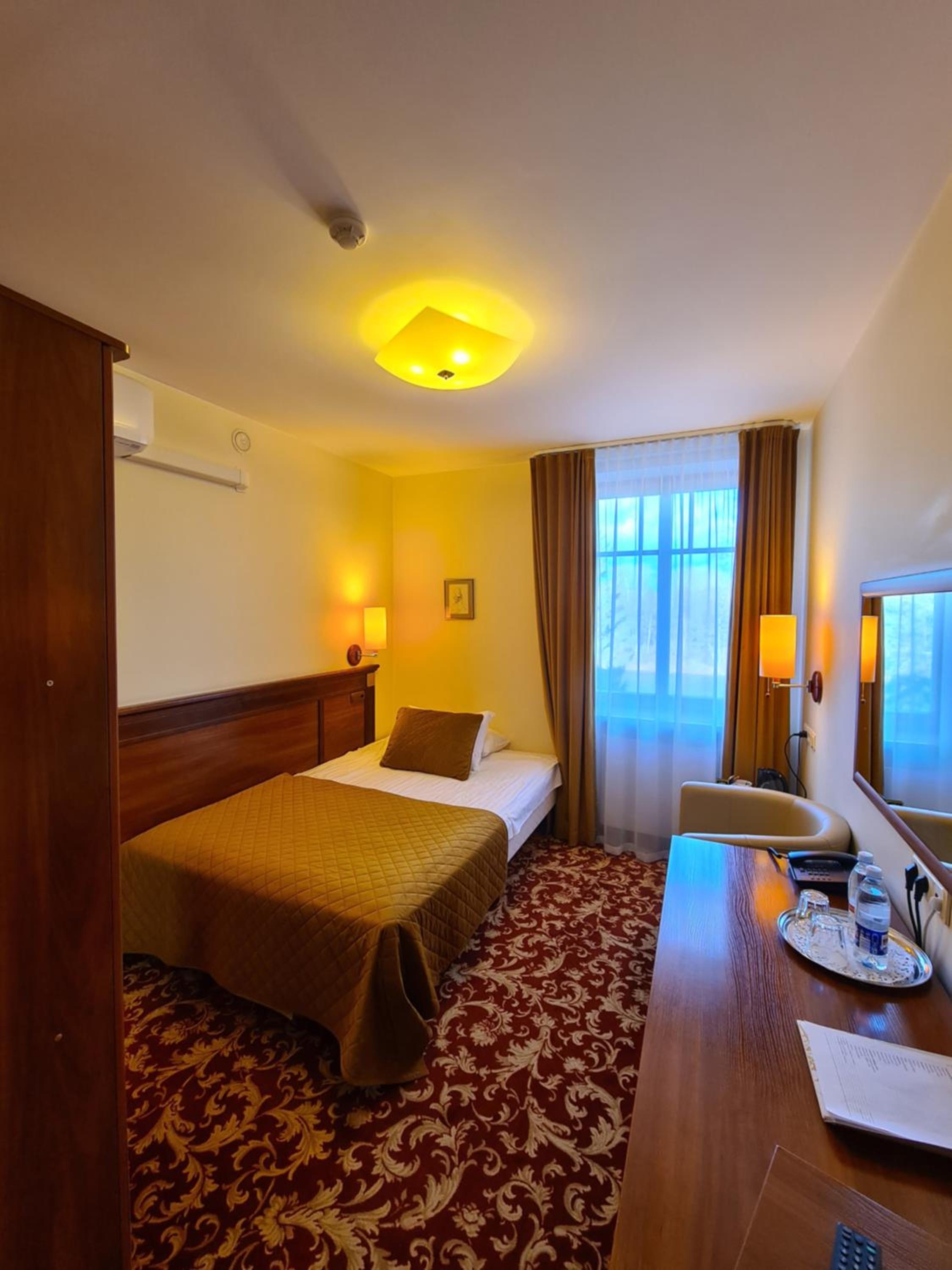 Single Room with Sauna and Jacuzzi access