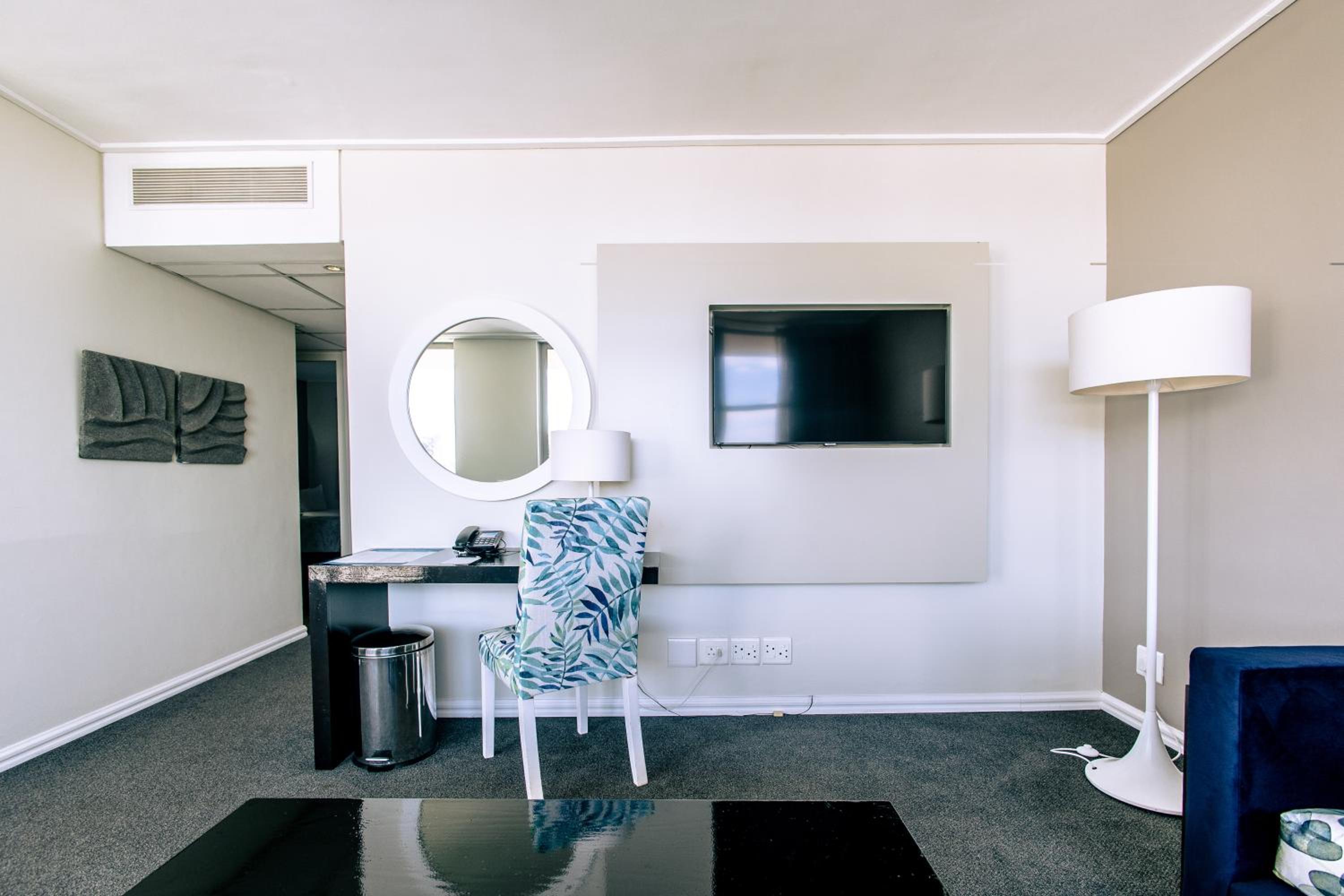 Two-Bedroom Suite - Photo 9