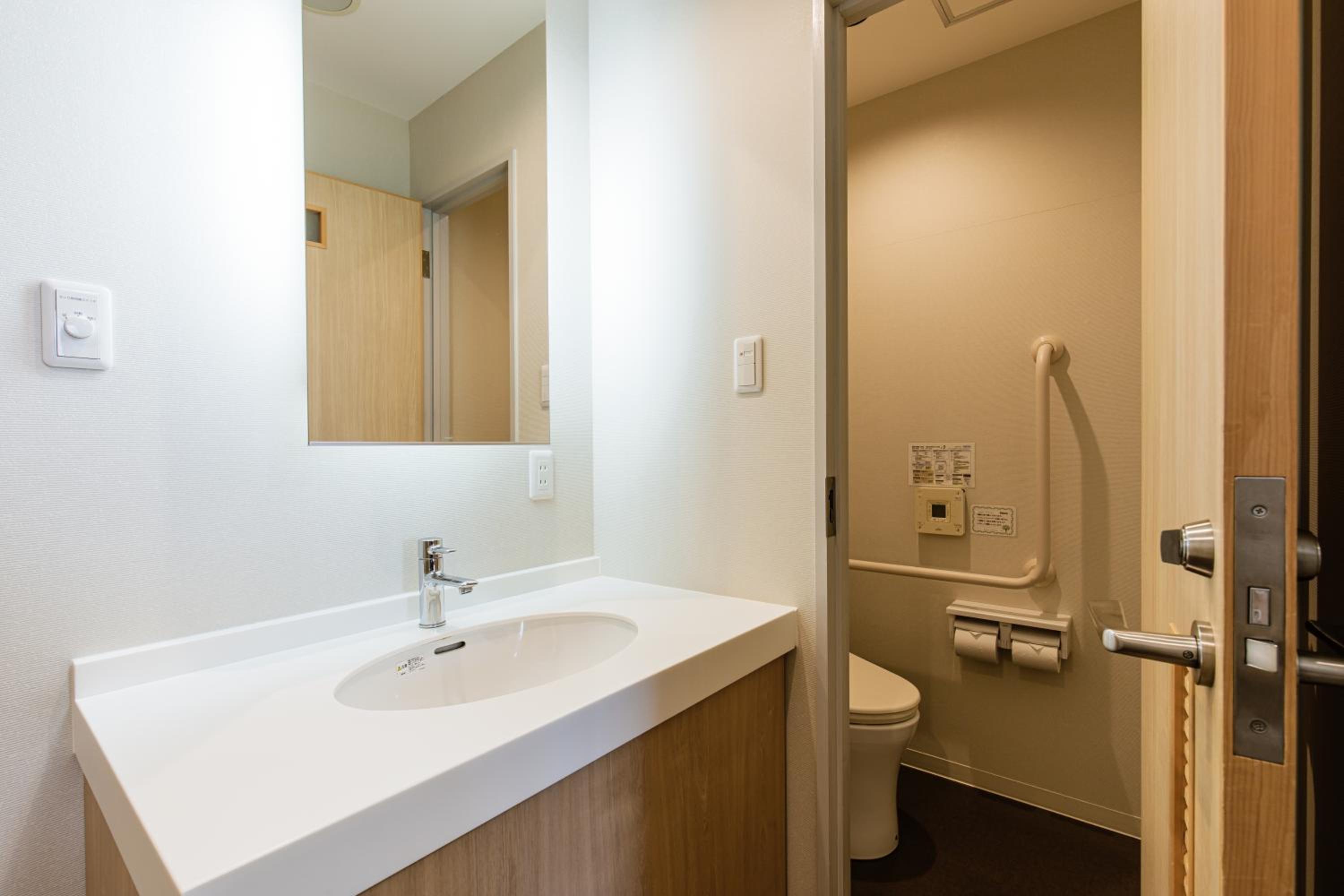 Standard Twin Room - Photo 3