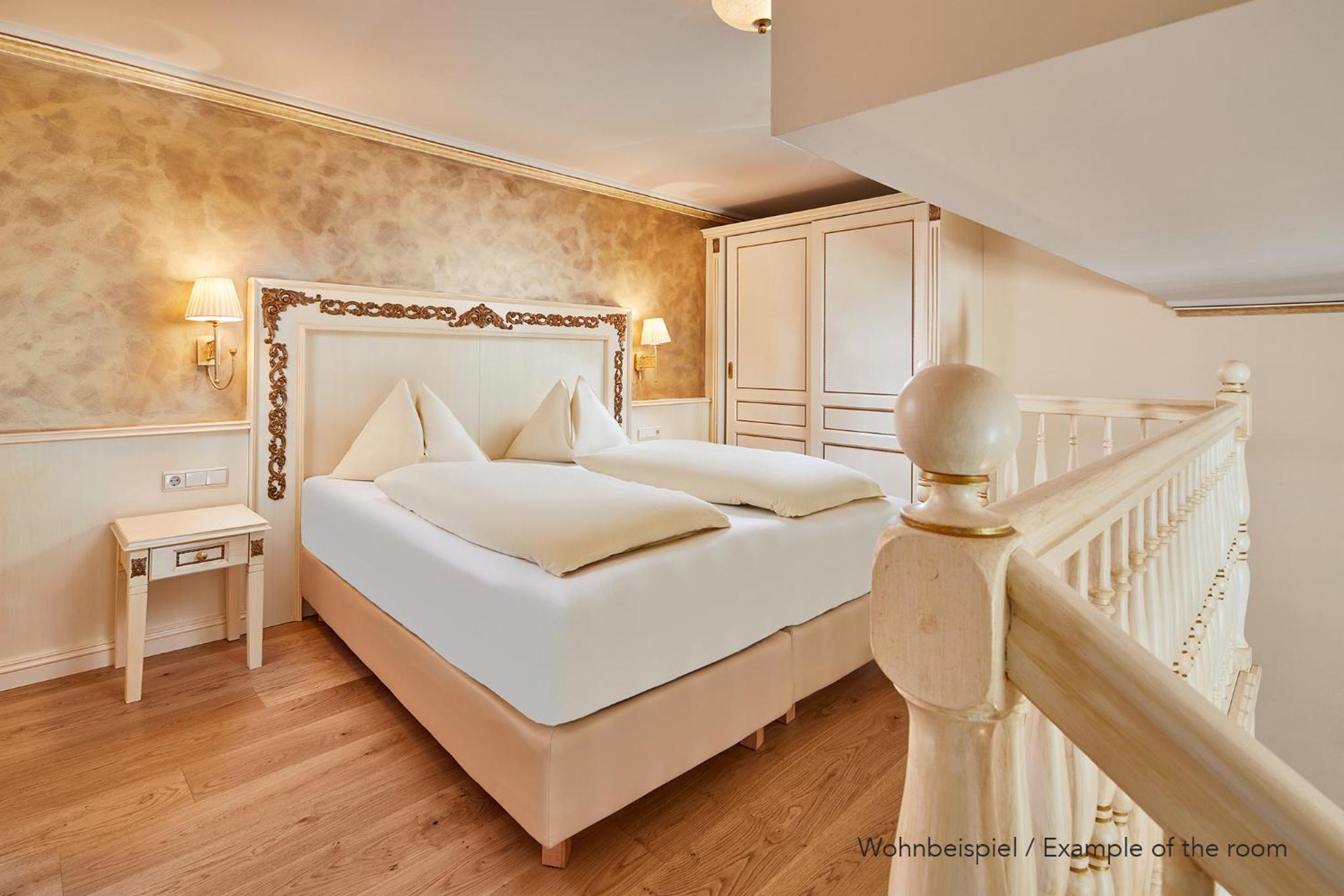 Superior Suite with Lake View - Photo 4