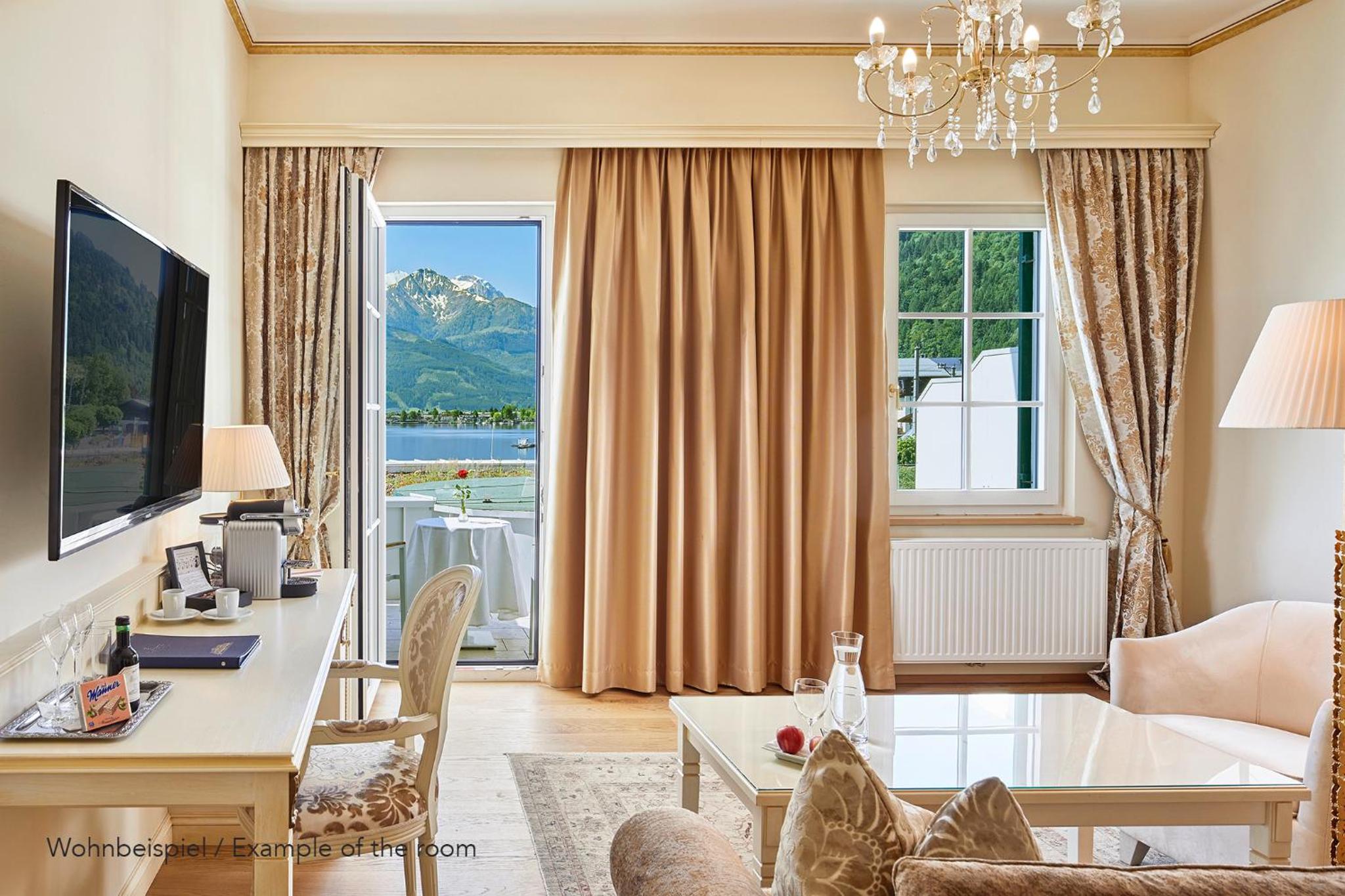 Superior Suite with Lake View - Photo 7