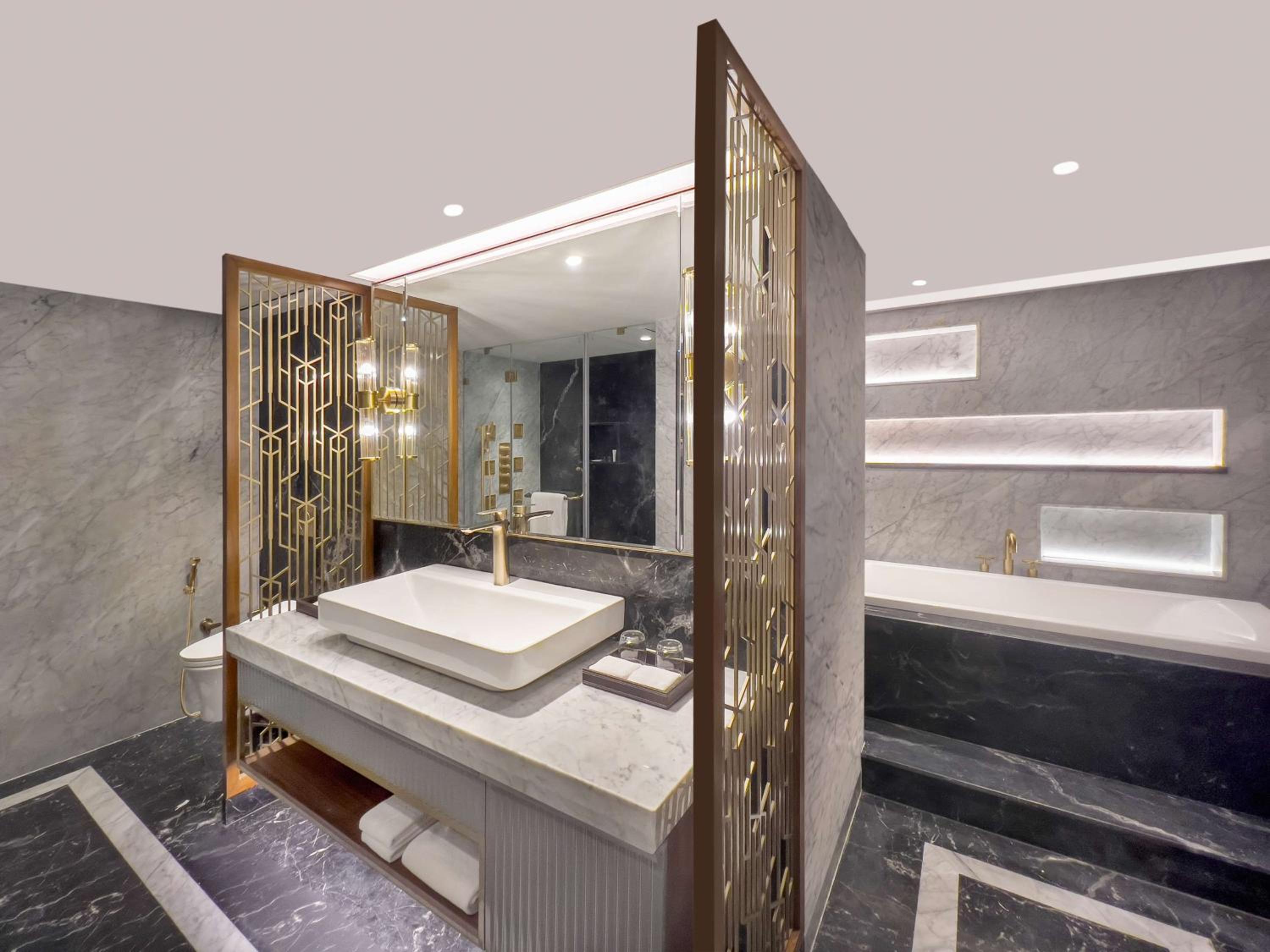 Executive Suite with Airport Transfers and Club Lounge access
