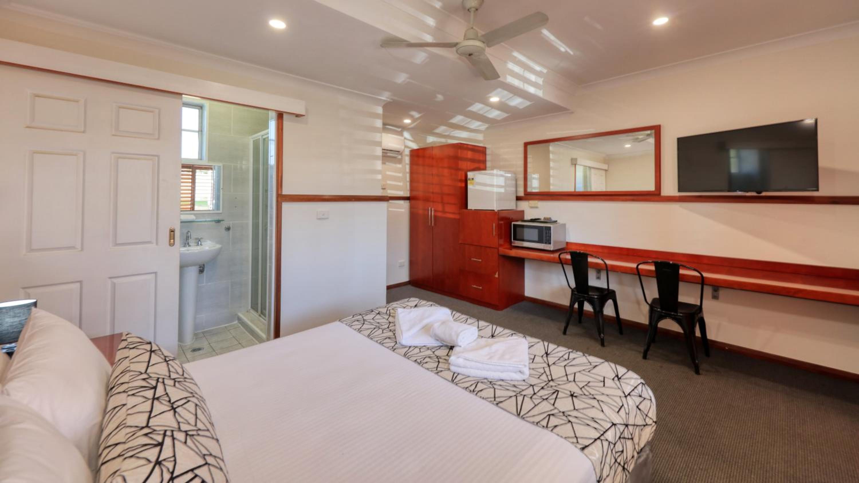 Deluxe Queen Room photo 3