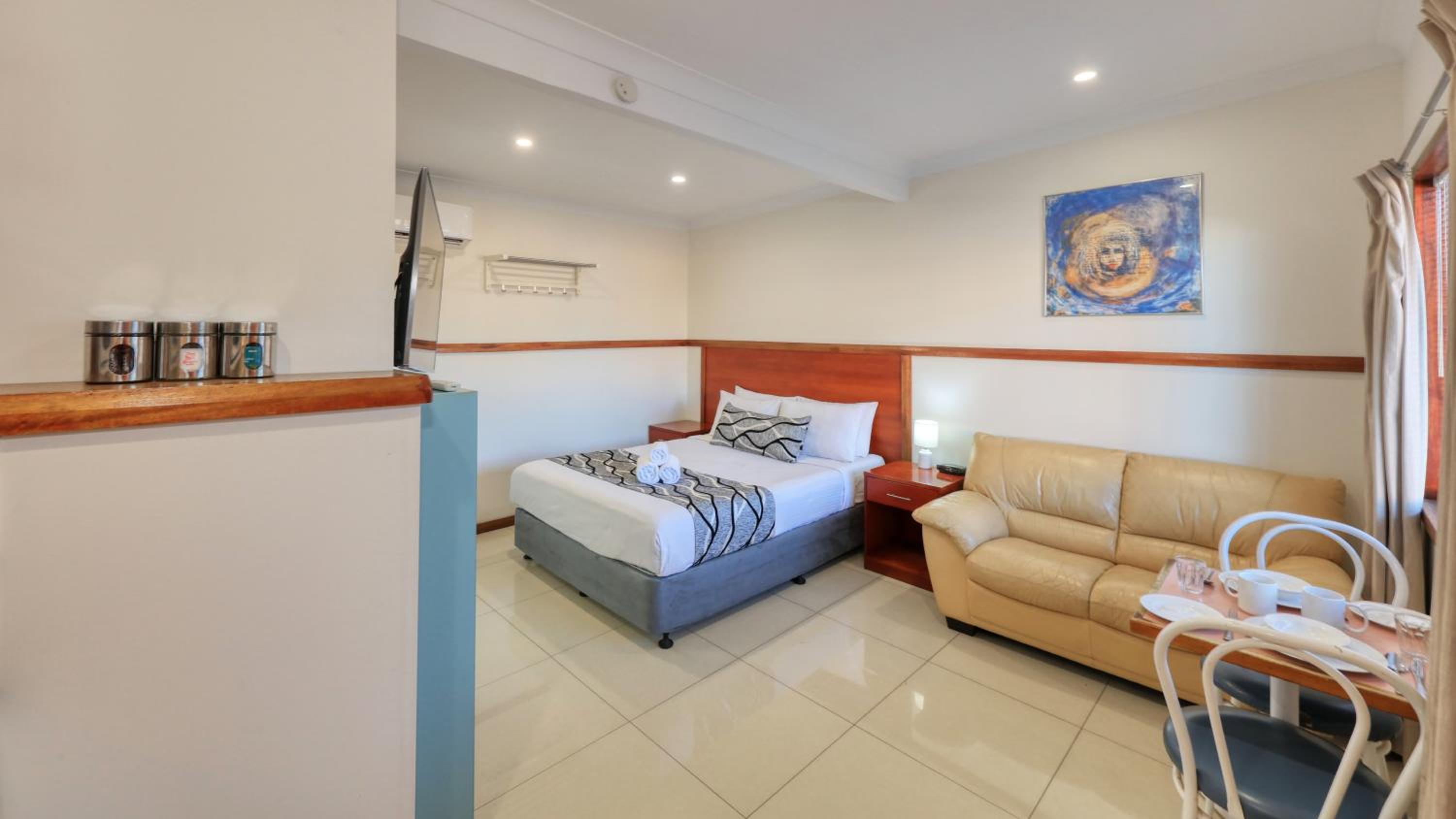 Deluxe One-Bedroom Apartment photo 1