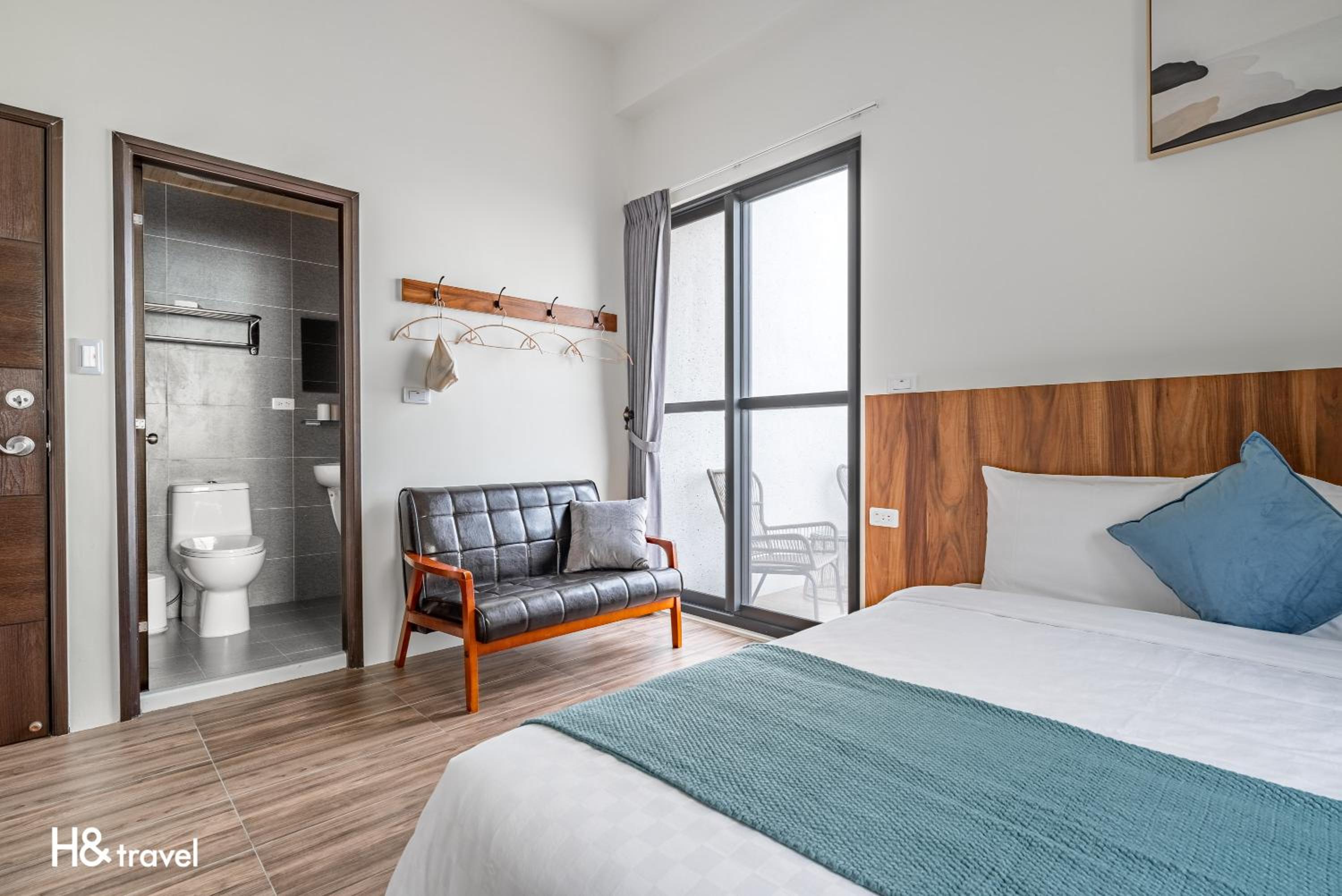 Deluxe Double Room with Balcony photo 2