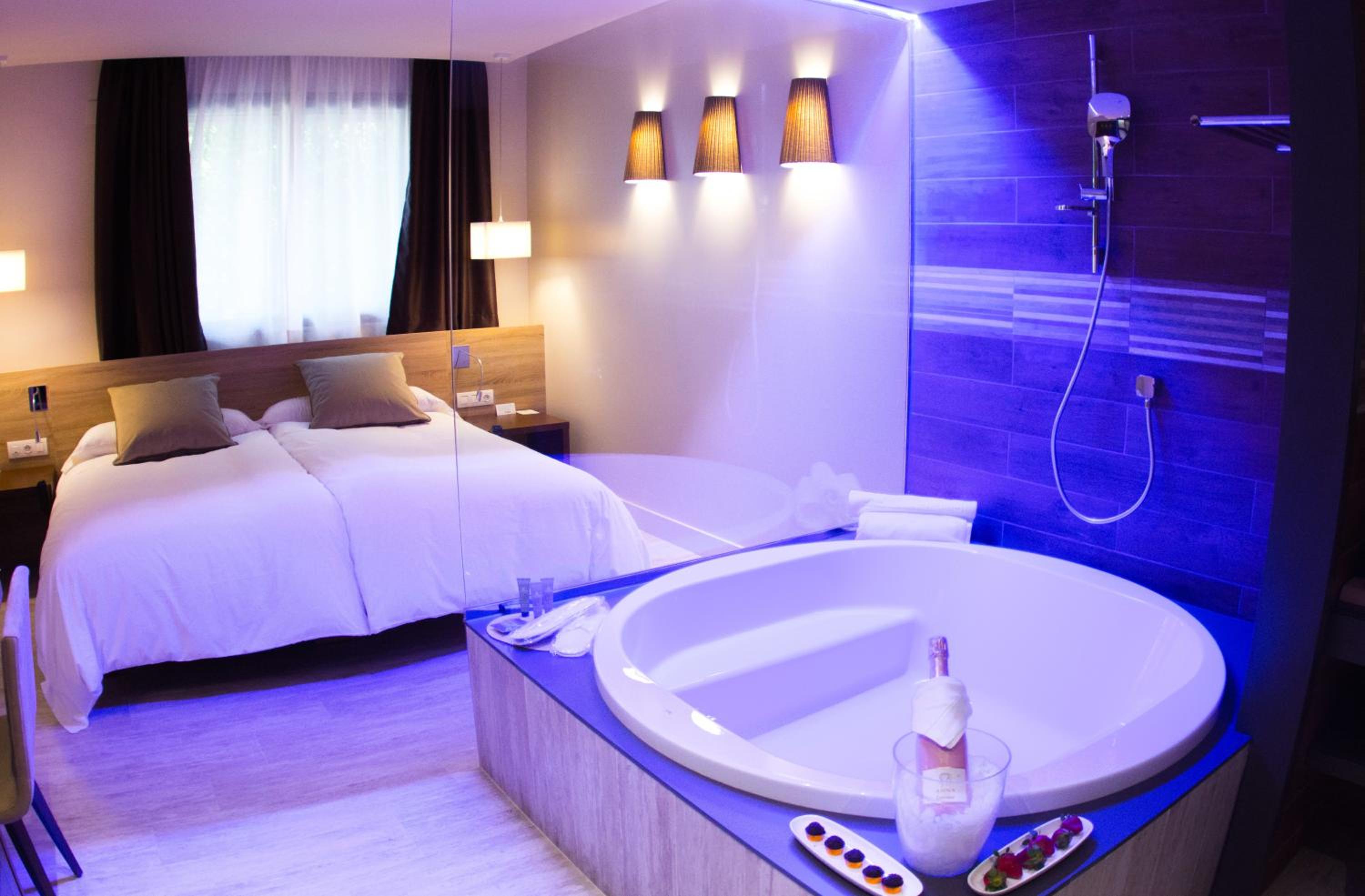 Executive Suite - Photo 6