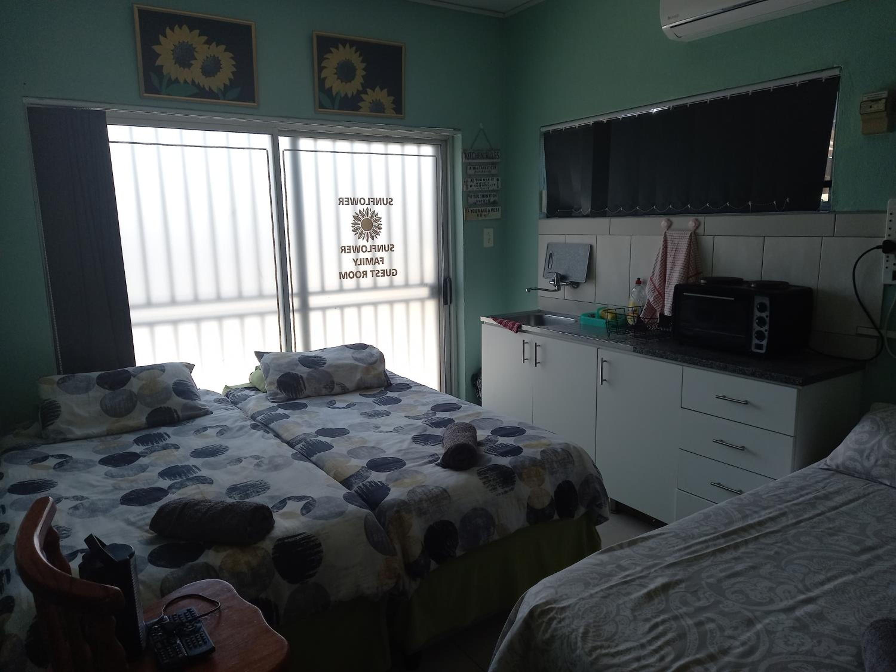 Family Room - Photo 4