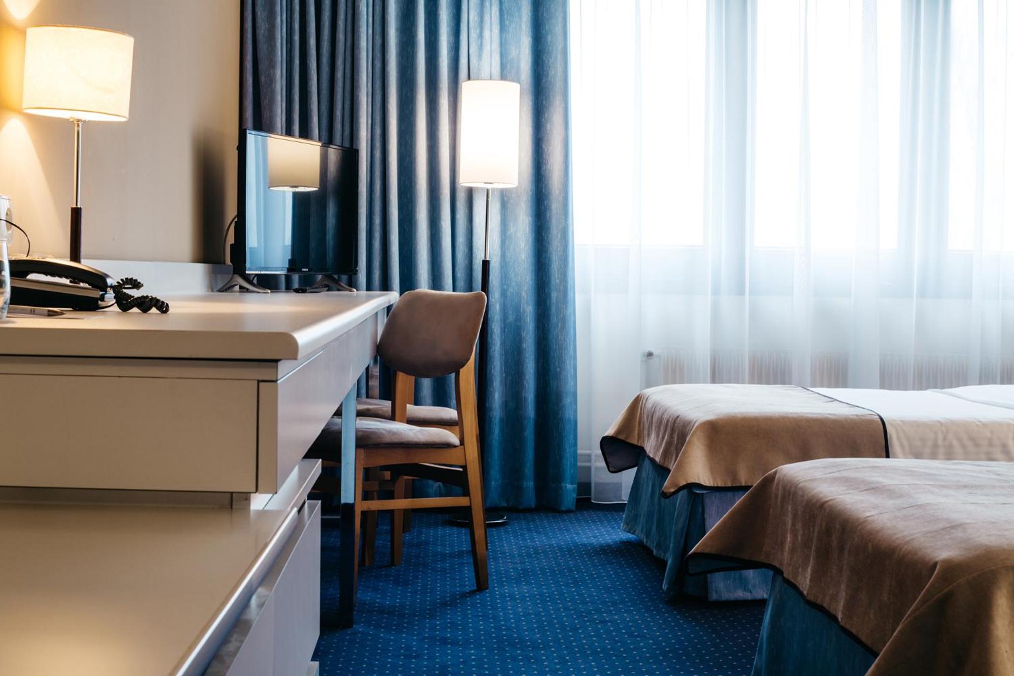Superior Twin Room with Lake View photo 2