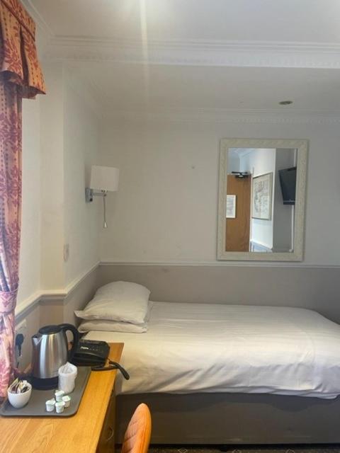 Small Single Room photo 3