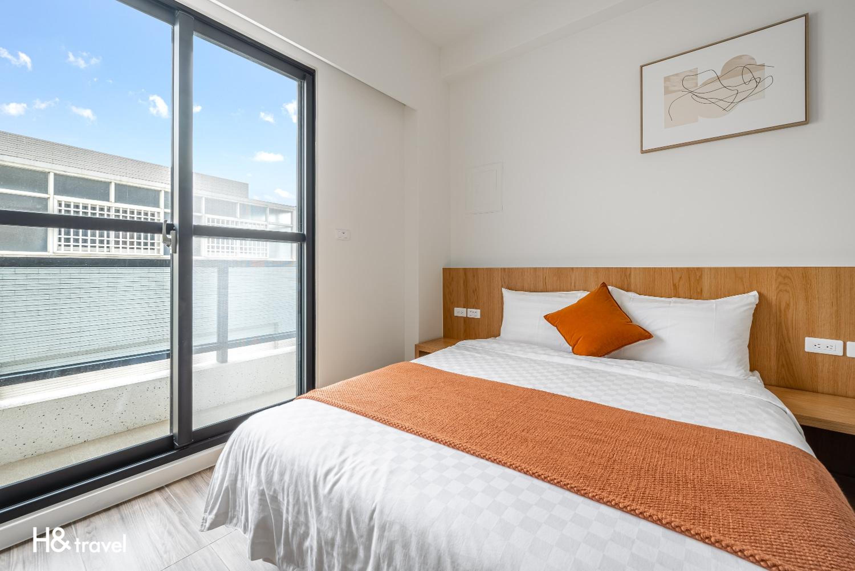 Quadruple Room with Balcony - Photo 4