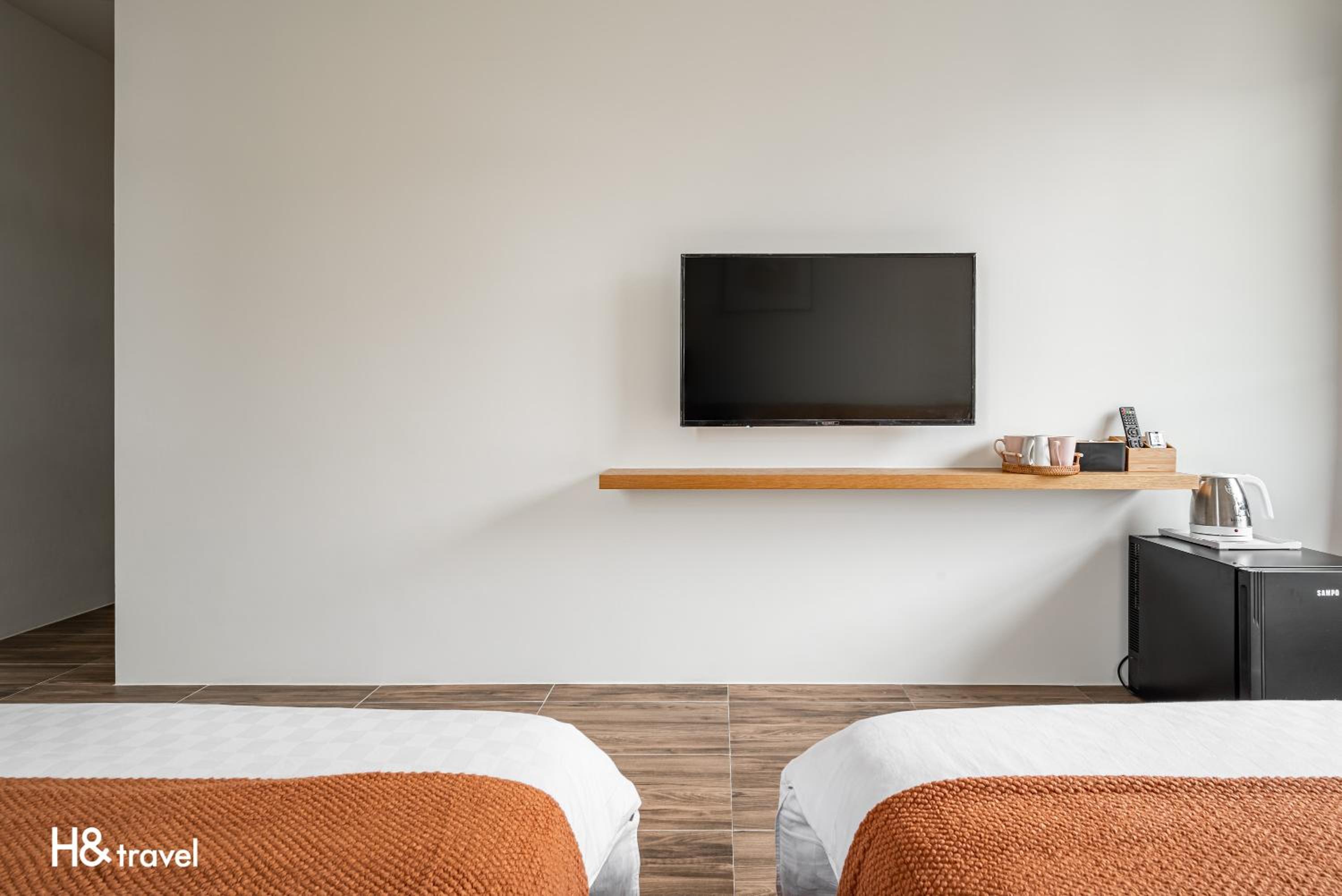 Quadruple Room with Balcony - Photo 9