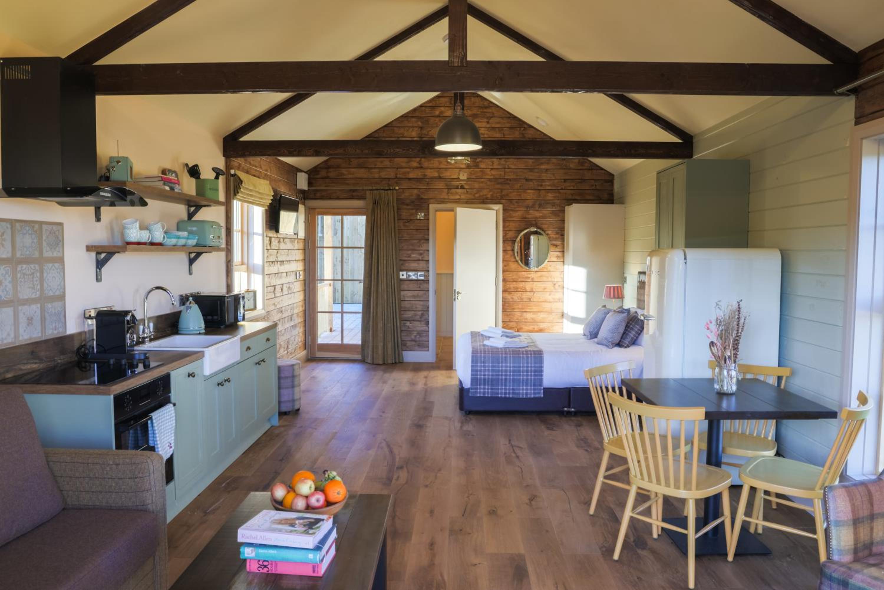 Large Accessible Studio Cabin  - Photo 1