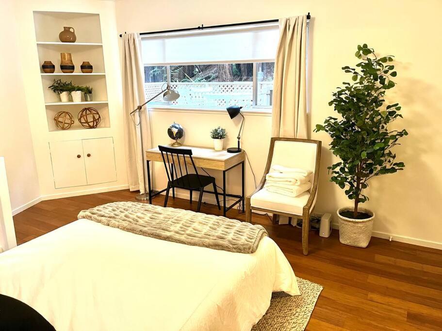 Three-Bedroom House photo 1