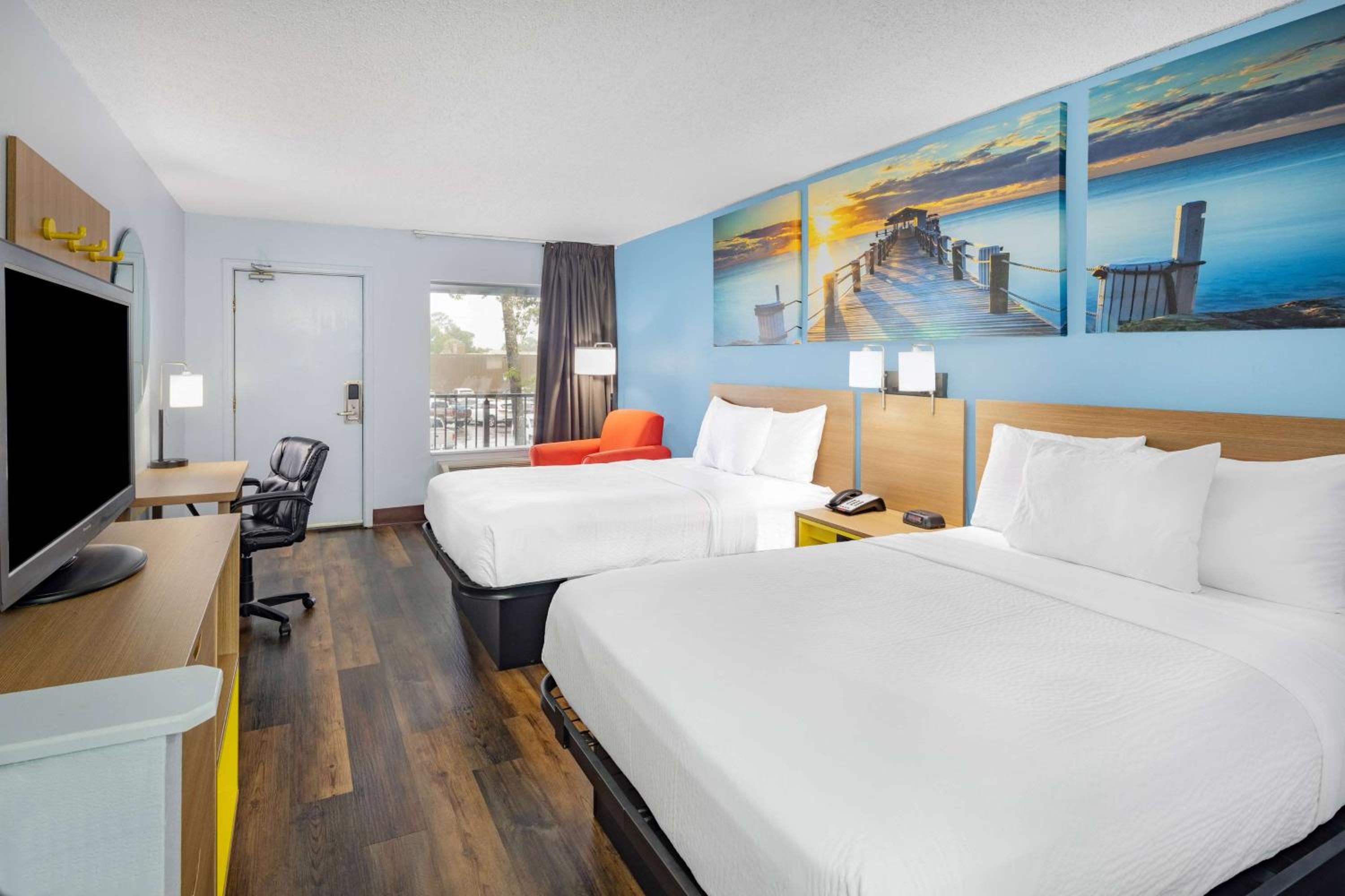 Double Room with Two Double Beds - Non-Smoking - Photo 4