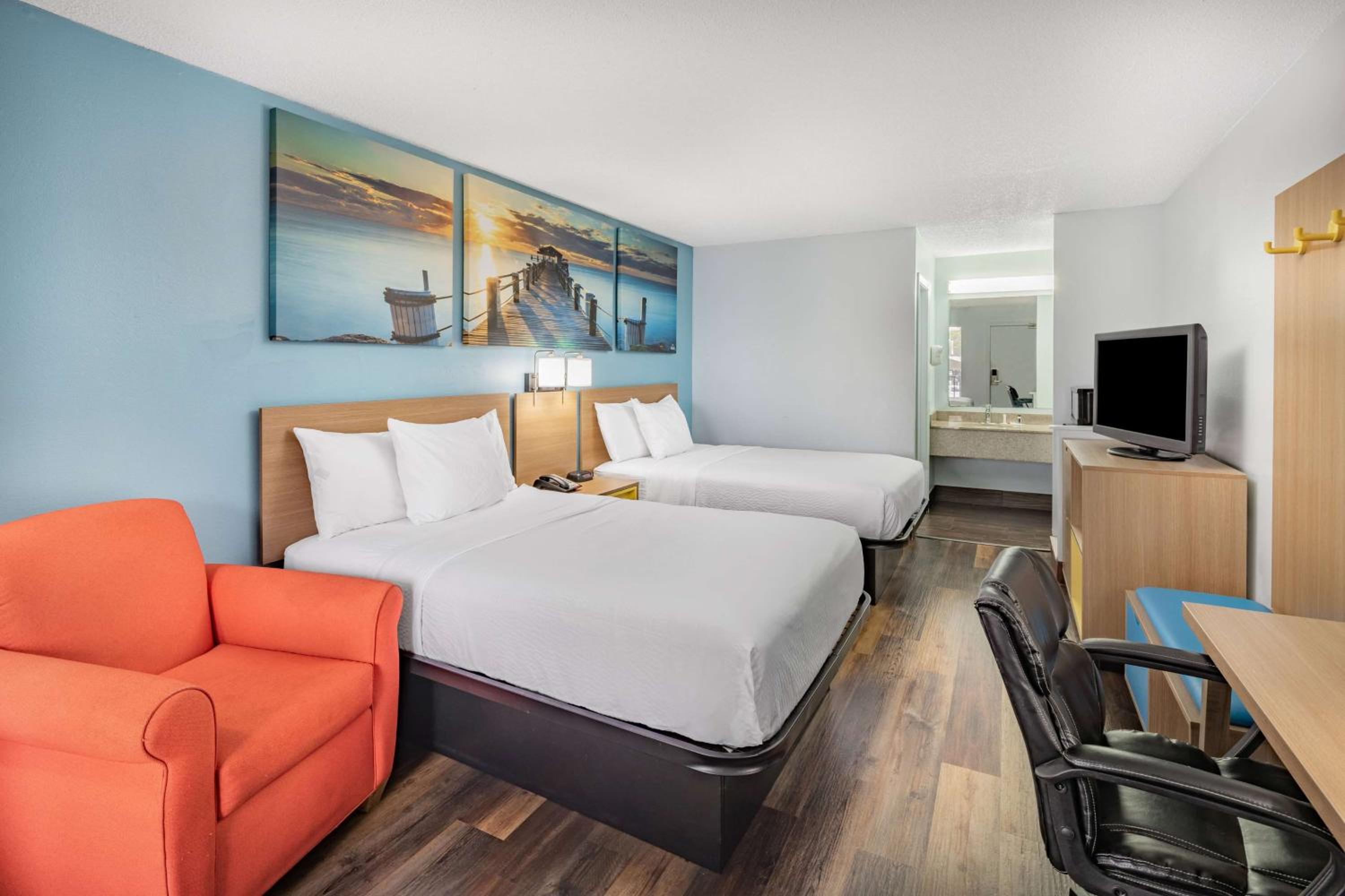 Double Room with Two Double Beds - Non-Smoking - Photo 1