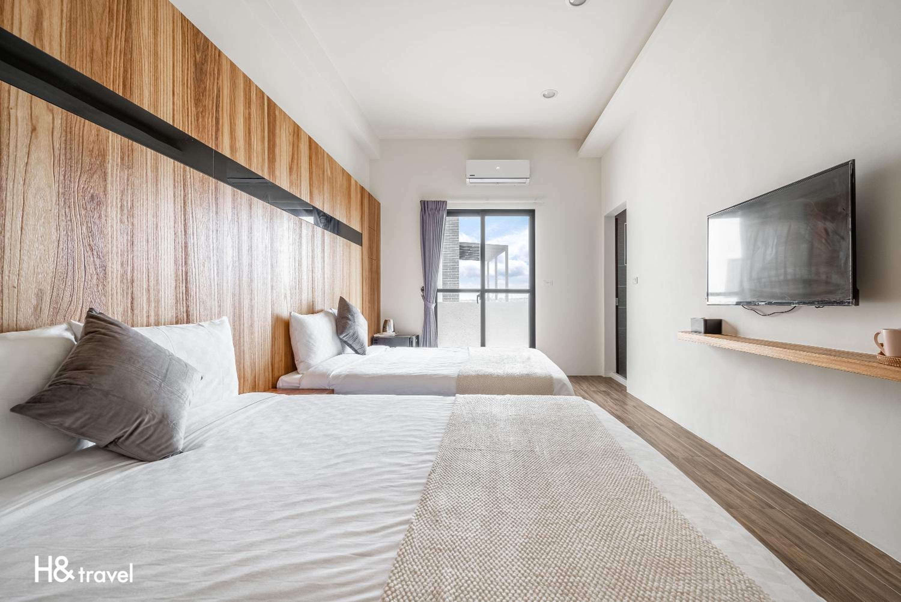 Quadruple Room with Terrace photo 2