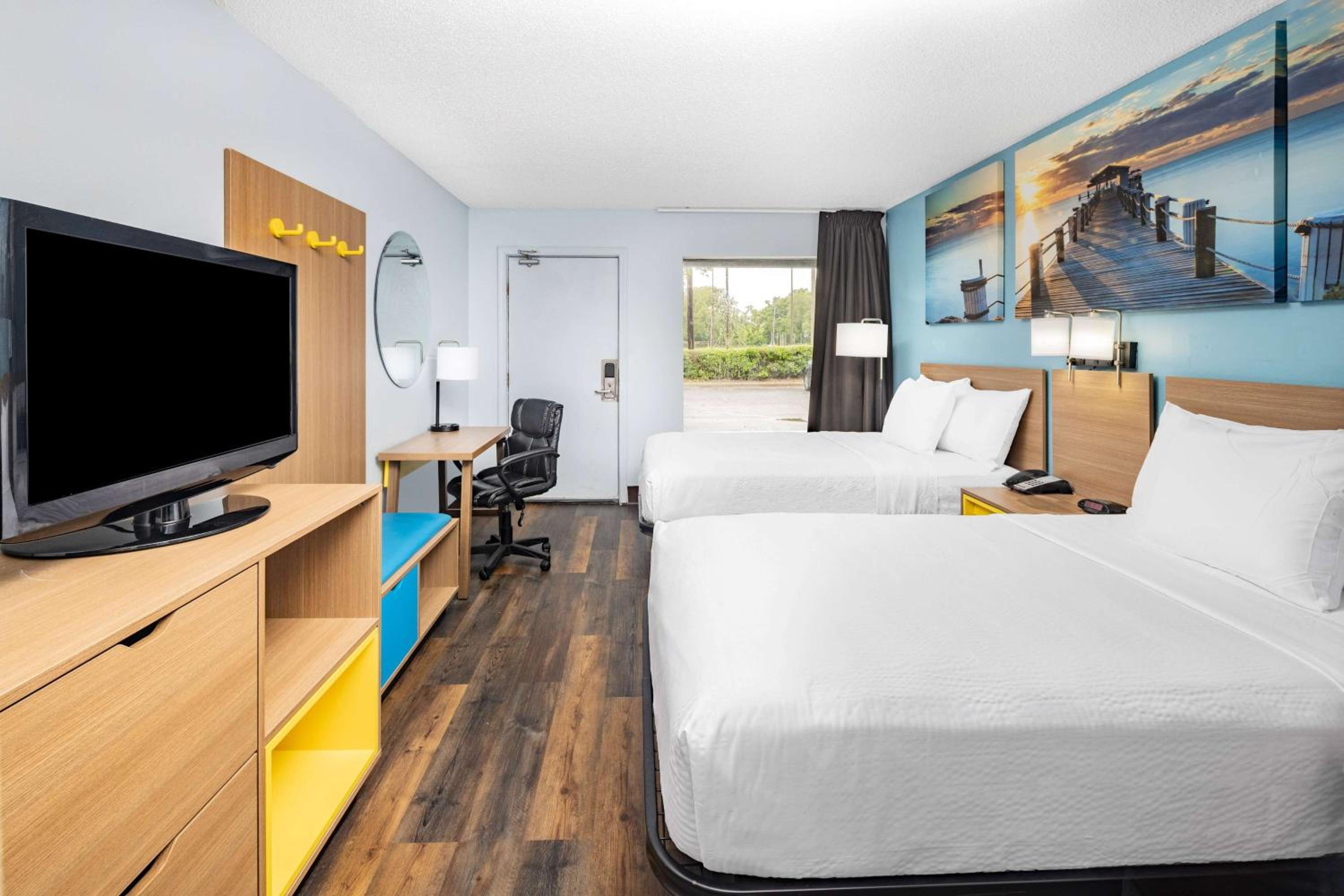 Double Room with Two Double Beds - Non-Smoking - Photo 3