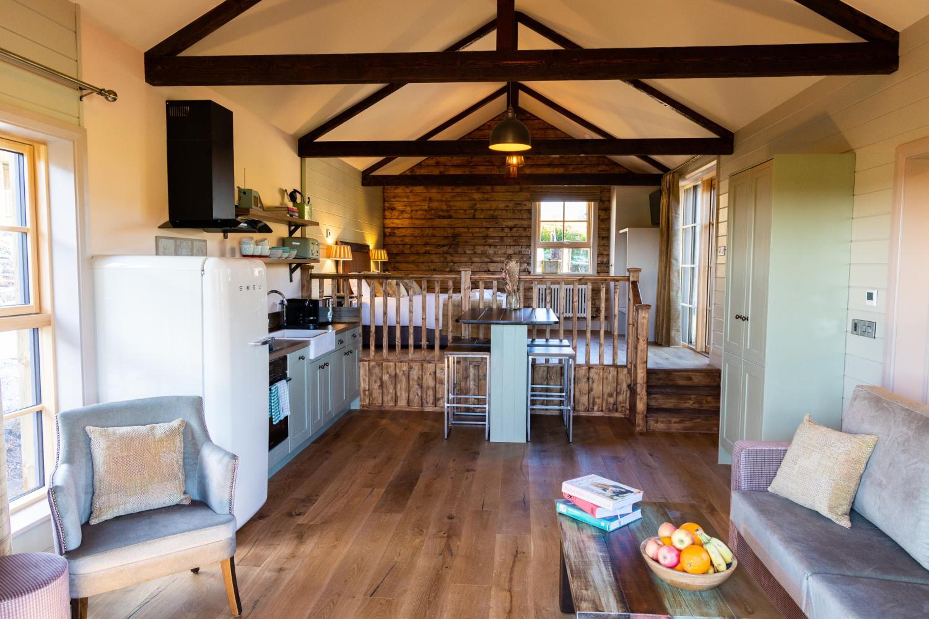 Large Studio Cabin  - Photo 1